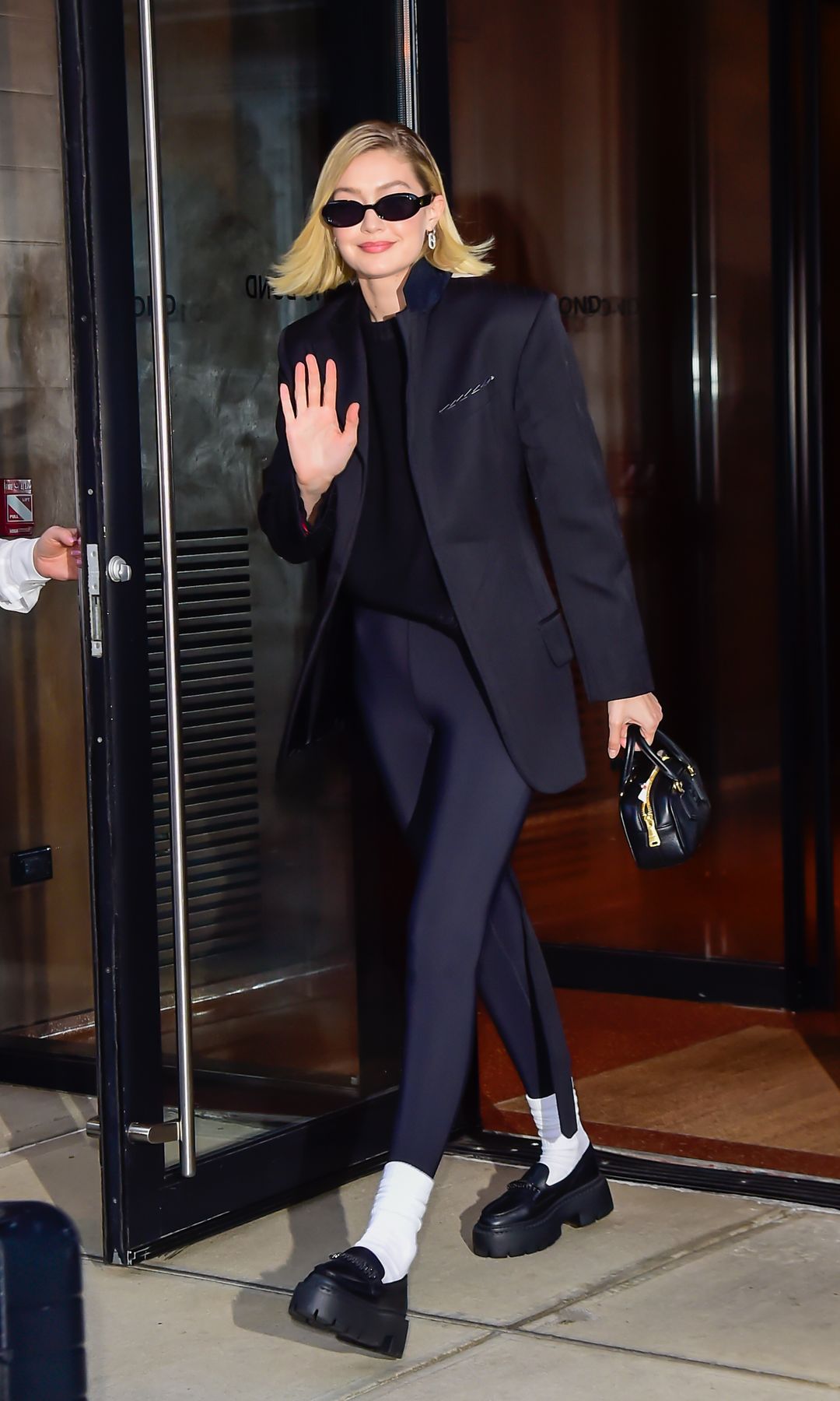 Gigi Hadid con mocasines en Nueva York