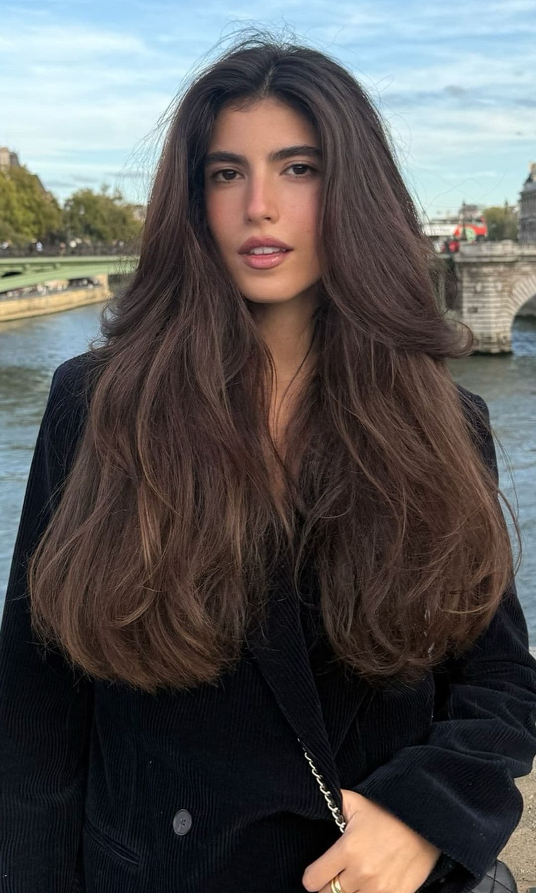 Mujer con pelo largo 