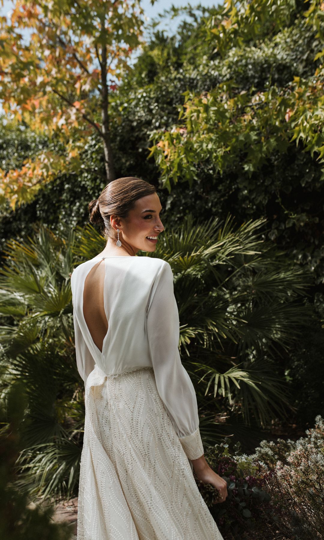Novia con espalda descubierta
