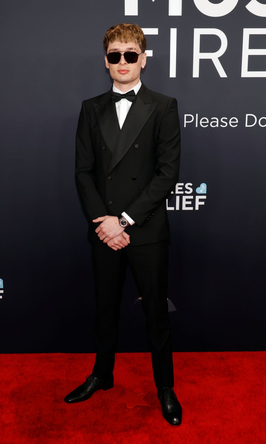 Peso Pluma en la alfombra roja de los Grammy Awards 2025