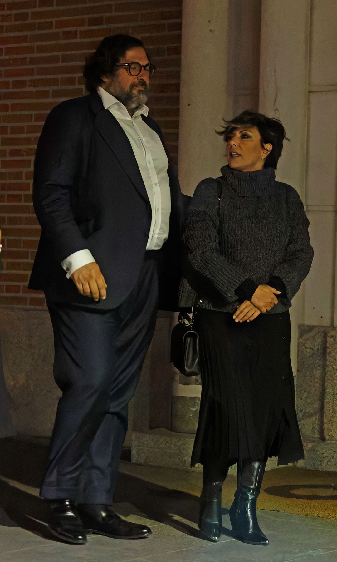 Sonsoles Ónega y su pareja, Juan Montes, disfrutan de una cena con amigos, a 24 de febrero de 2025, en Madrid (España)