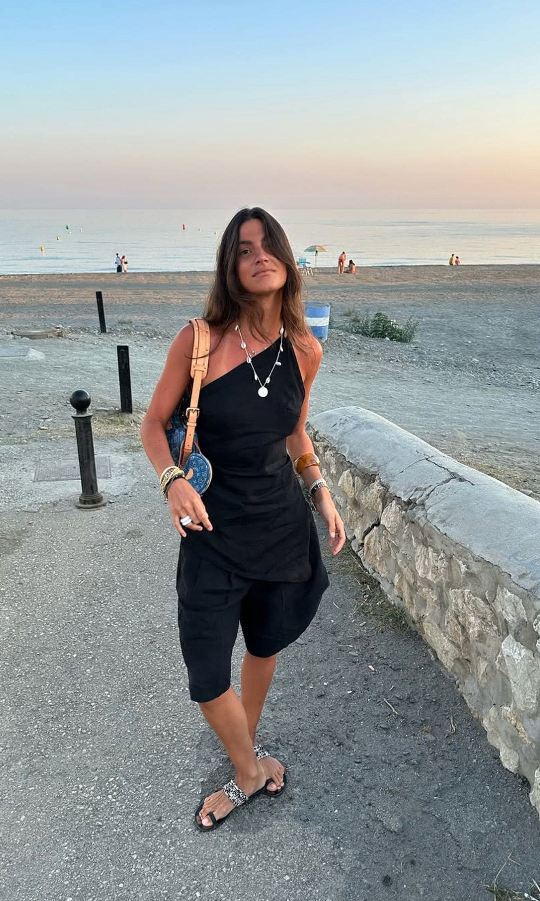 ¡HOLA! Fashion Cómo vestir de negro todos los días de la semana