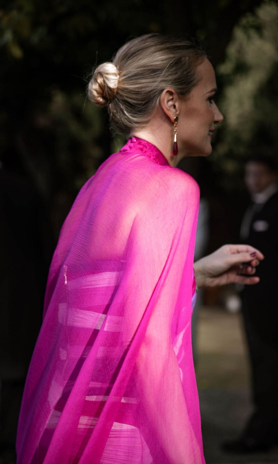 Look de invitada a medida Nicolás Montenegro