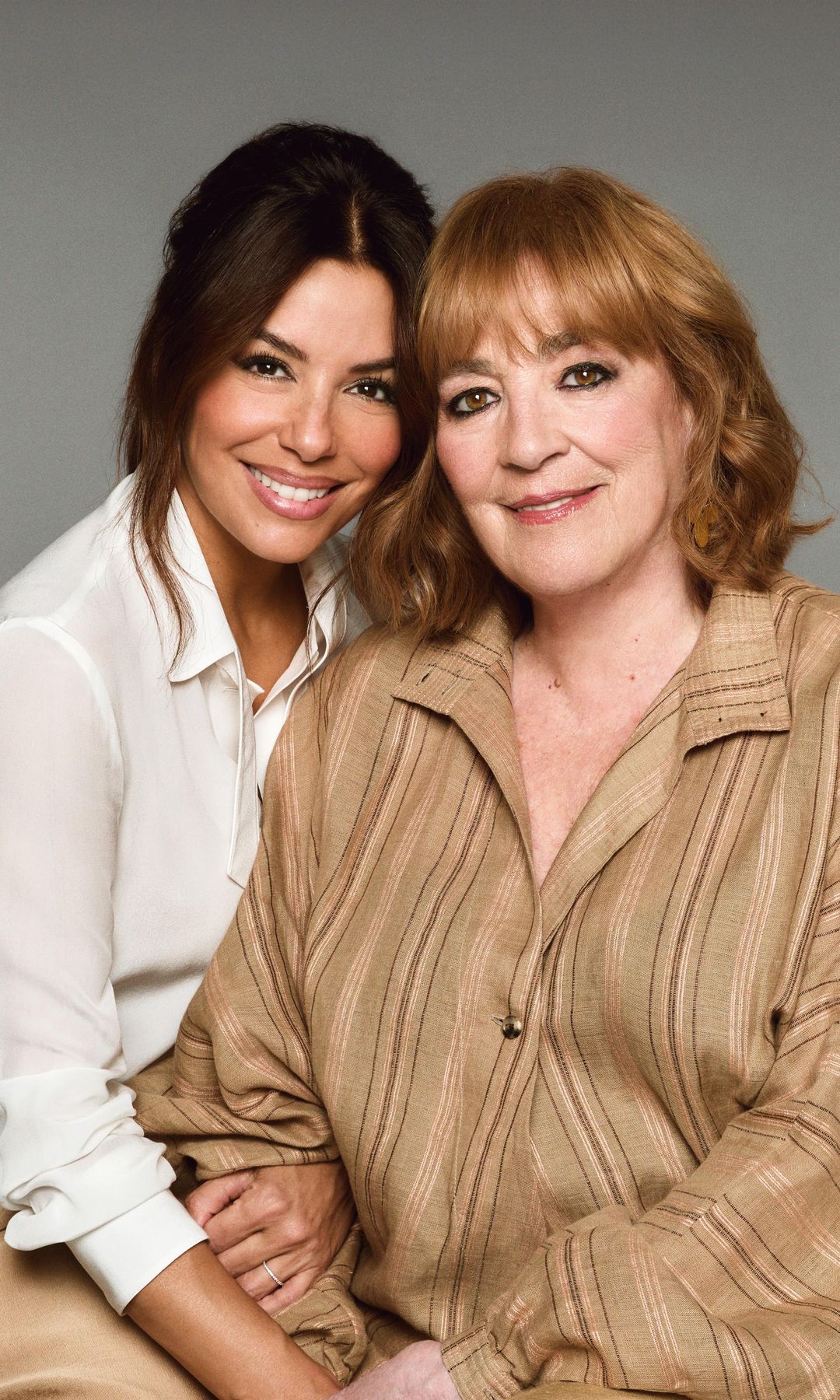 Eva Longoria y Carmen Maura posan para ¡Hola!