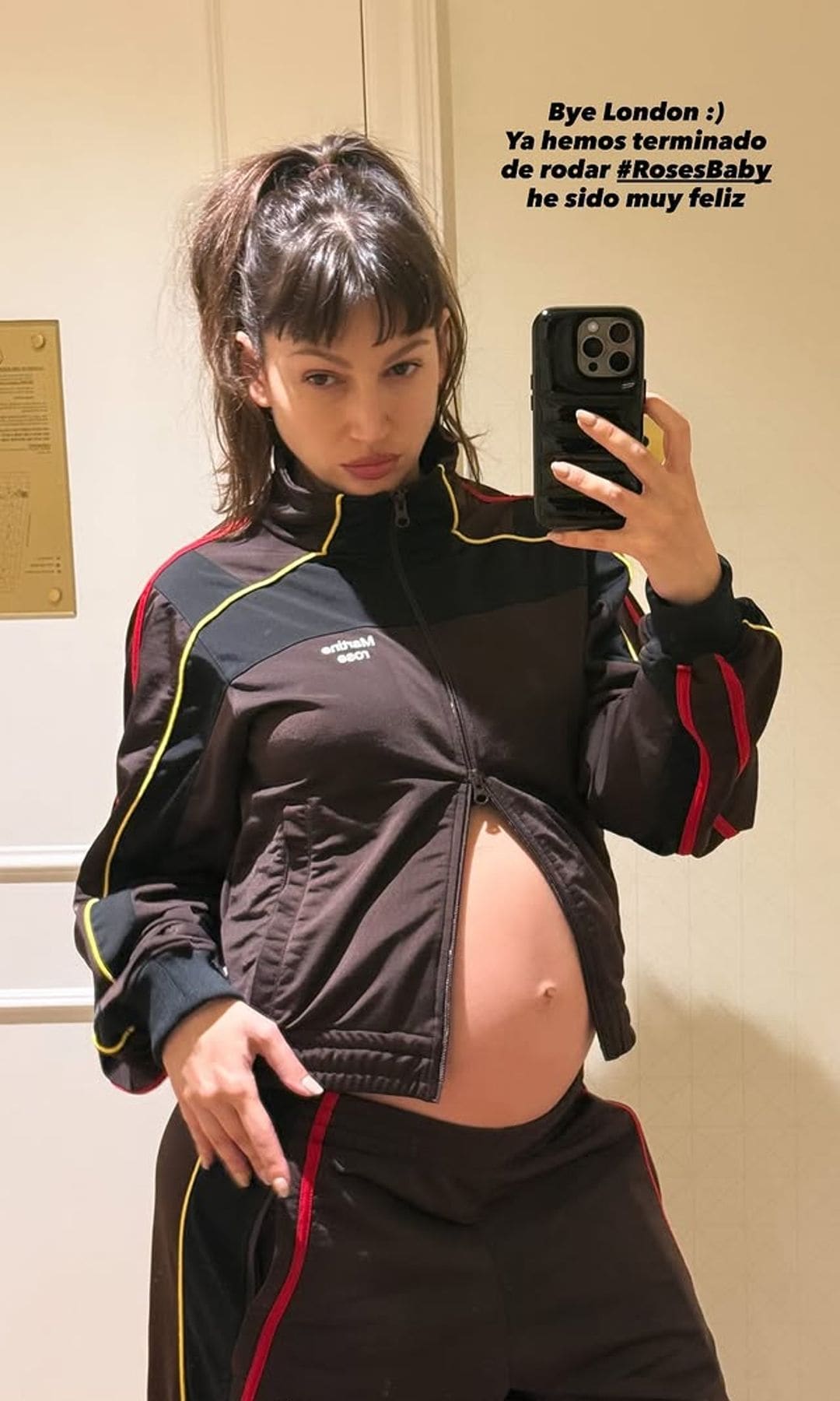 Úrsula Corberó presume de embarazo en Londres compartiendo una imagen que muestra su avanzado estado de gestación