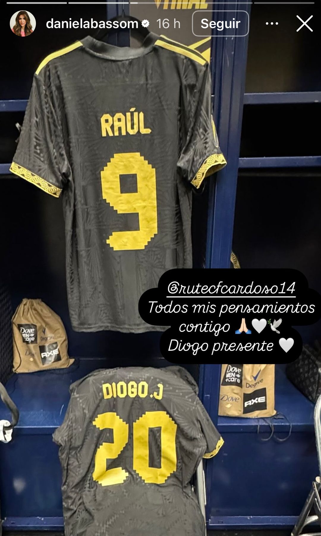 Daniela Basso compartió esta foto de los dos jerseys con un mensaje dirigido a Rute Cardoso.