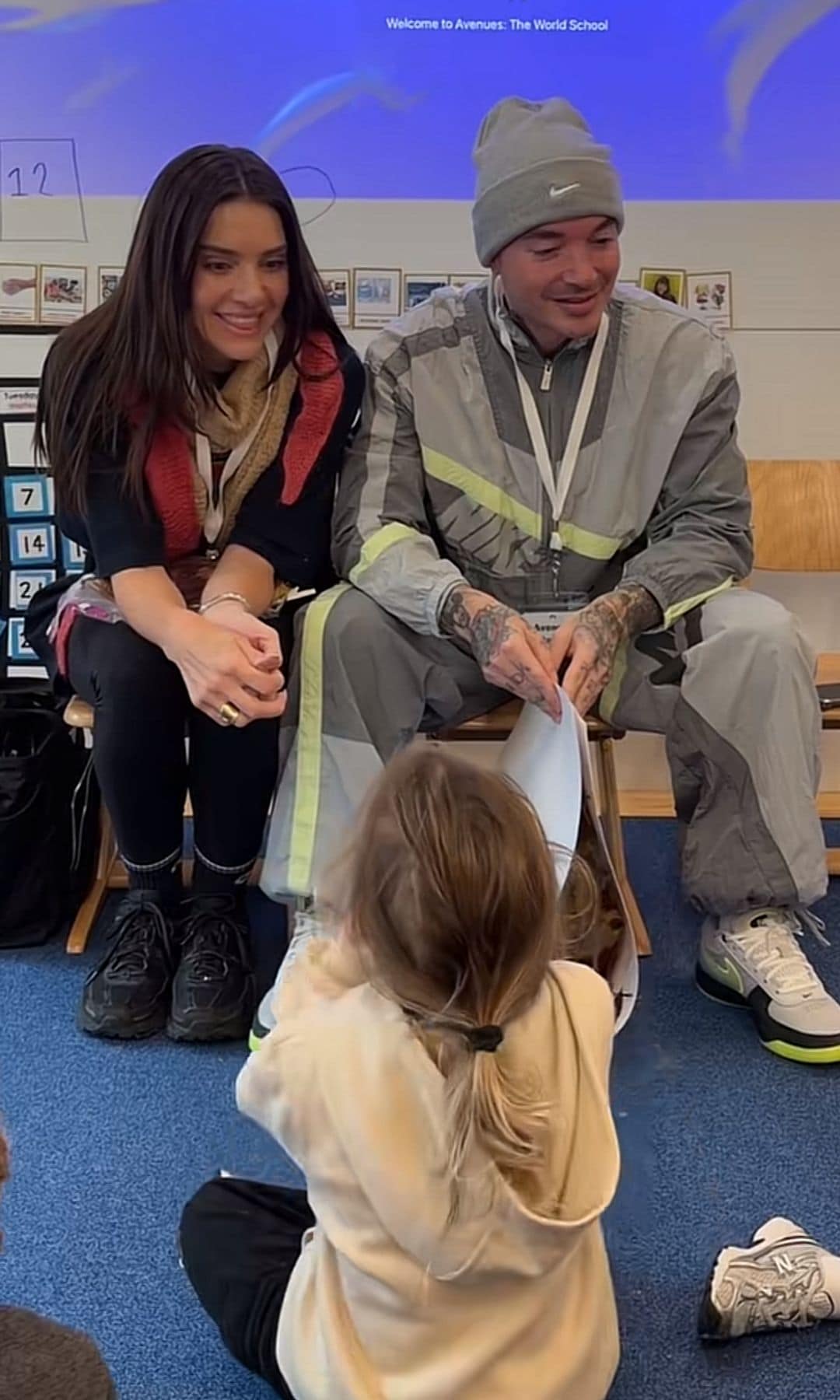 Valentina y J Balvin estaban de lo más divertidos con Río y sus compañeritos.