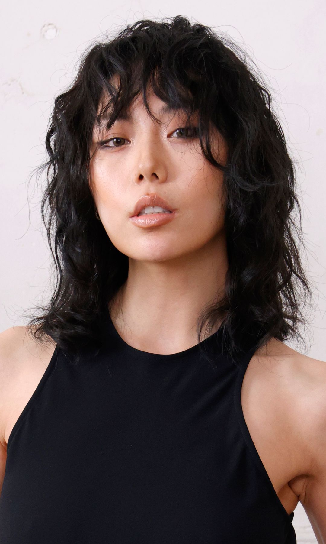  Mujer con cabello rizado