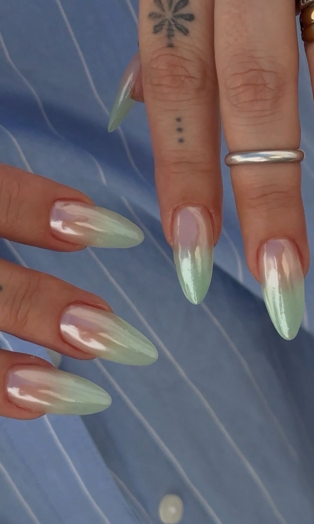 Manicura cromada en degradado 