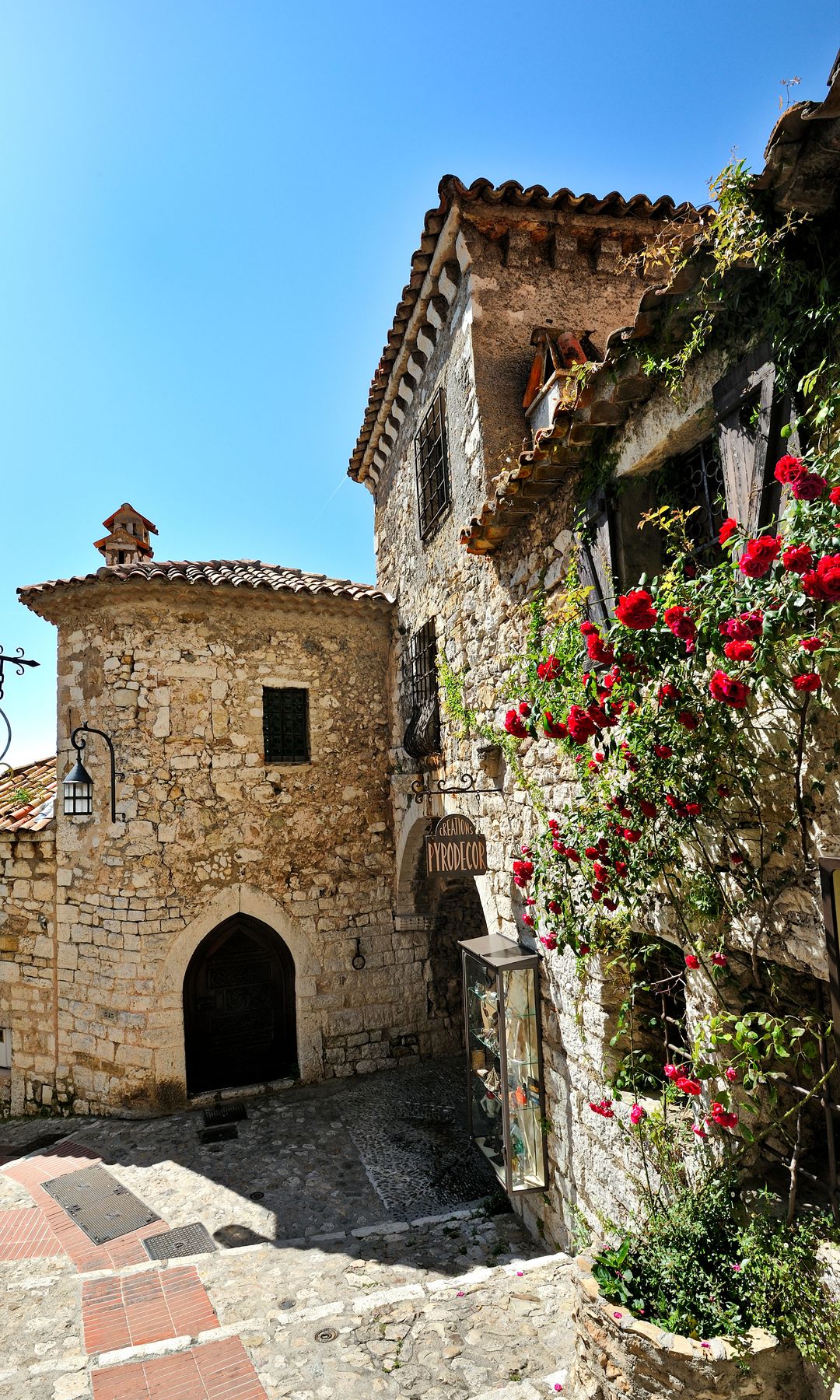 Èze, un pueblo de la Costa Azul, entre los más bonitos del Mediterráneo y de los Alpes marítimos