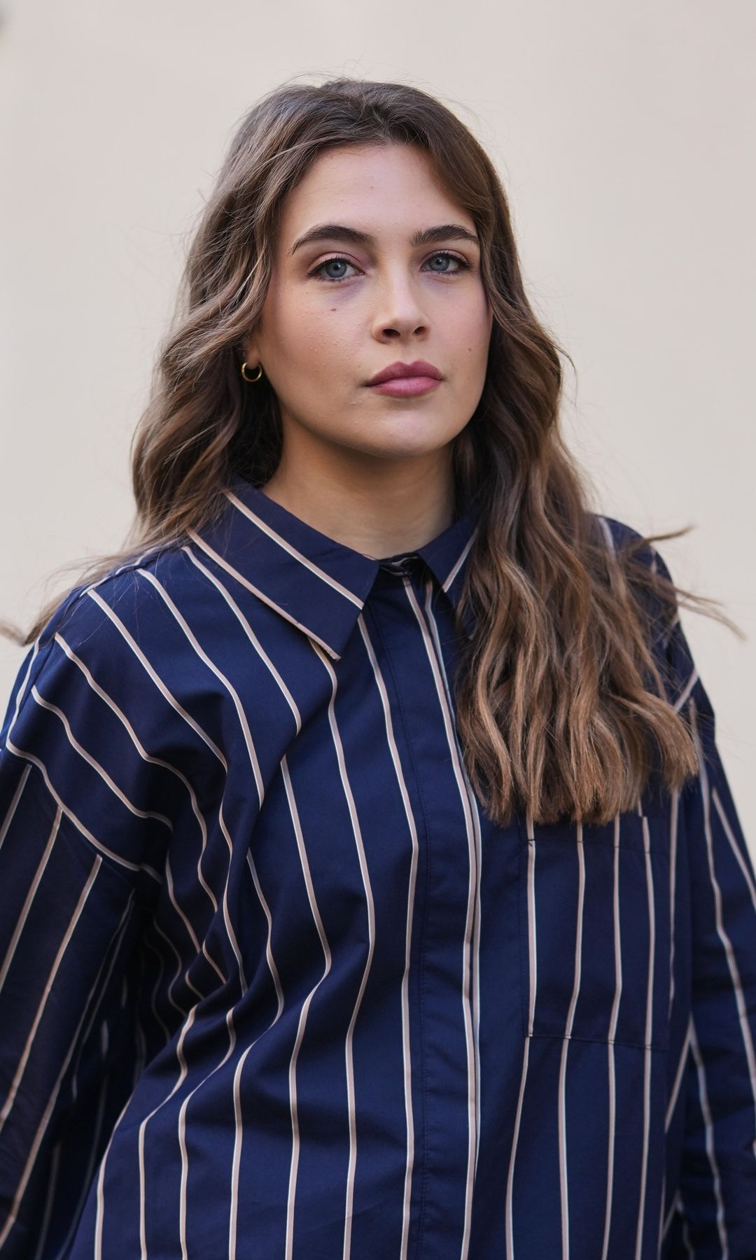 Mujer con pelo largo ondulado