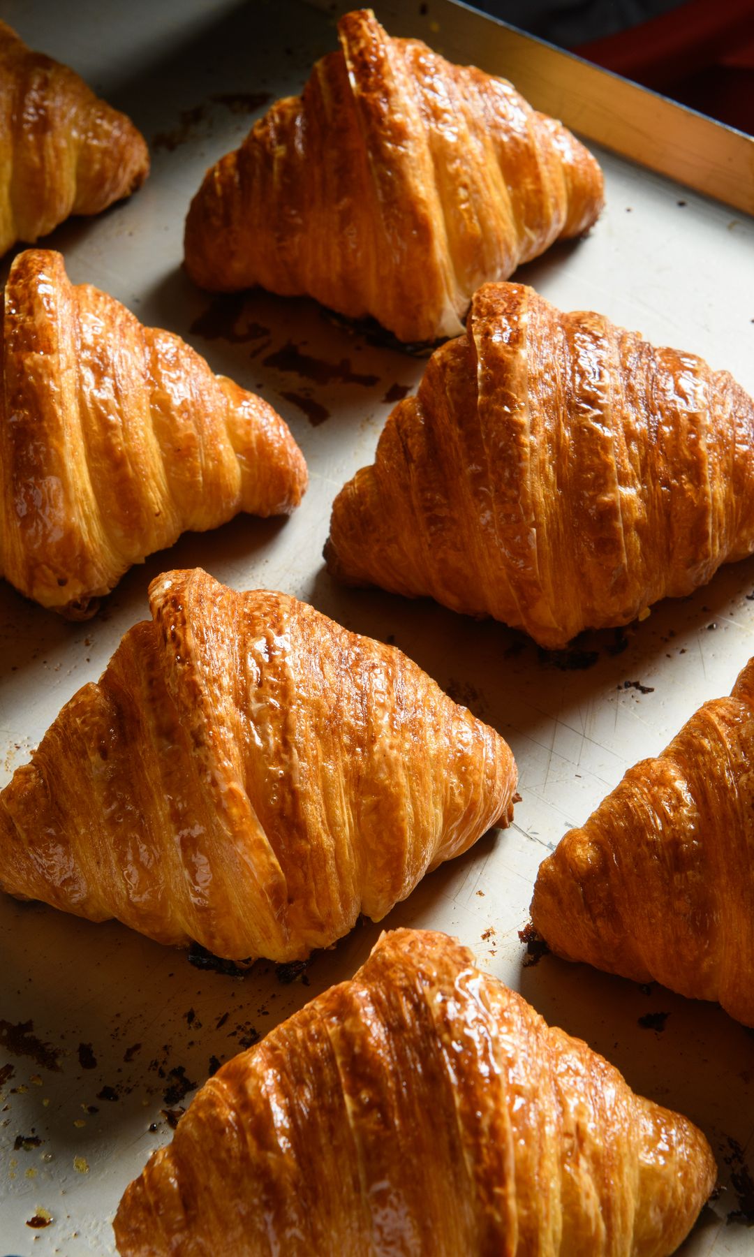Una bandeja de croissants