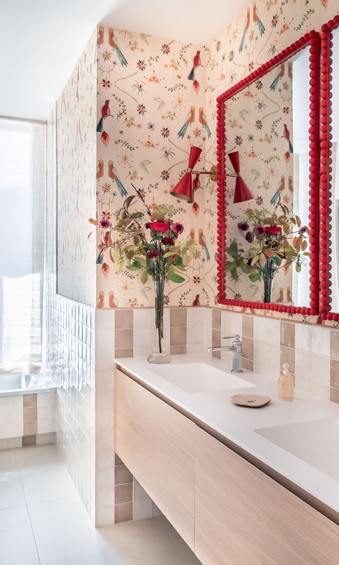 Su baño, con los espejos que hizo la propia Lucía