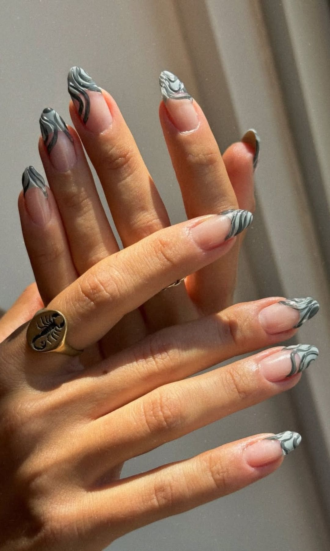 Manicura francesa con ondas