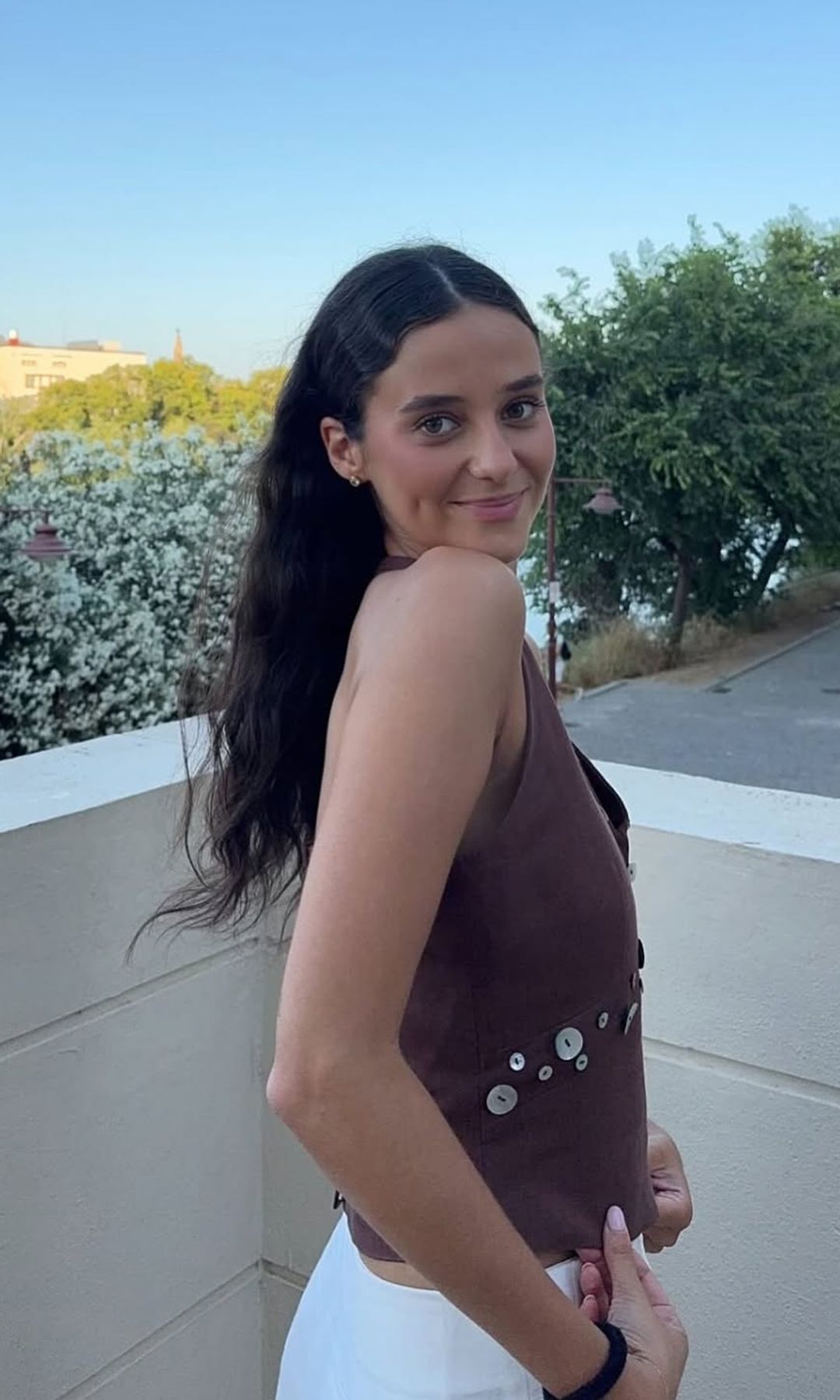 Victoria Federica "dice" que los botones ya no solo son útiles, son tendencia