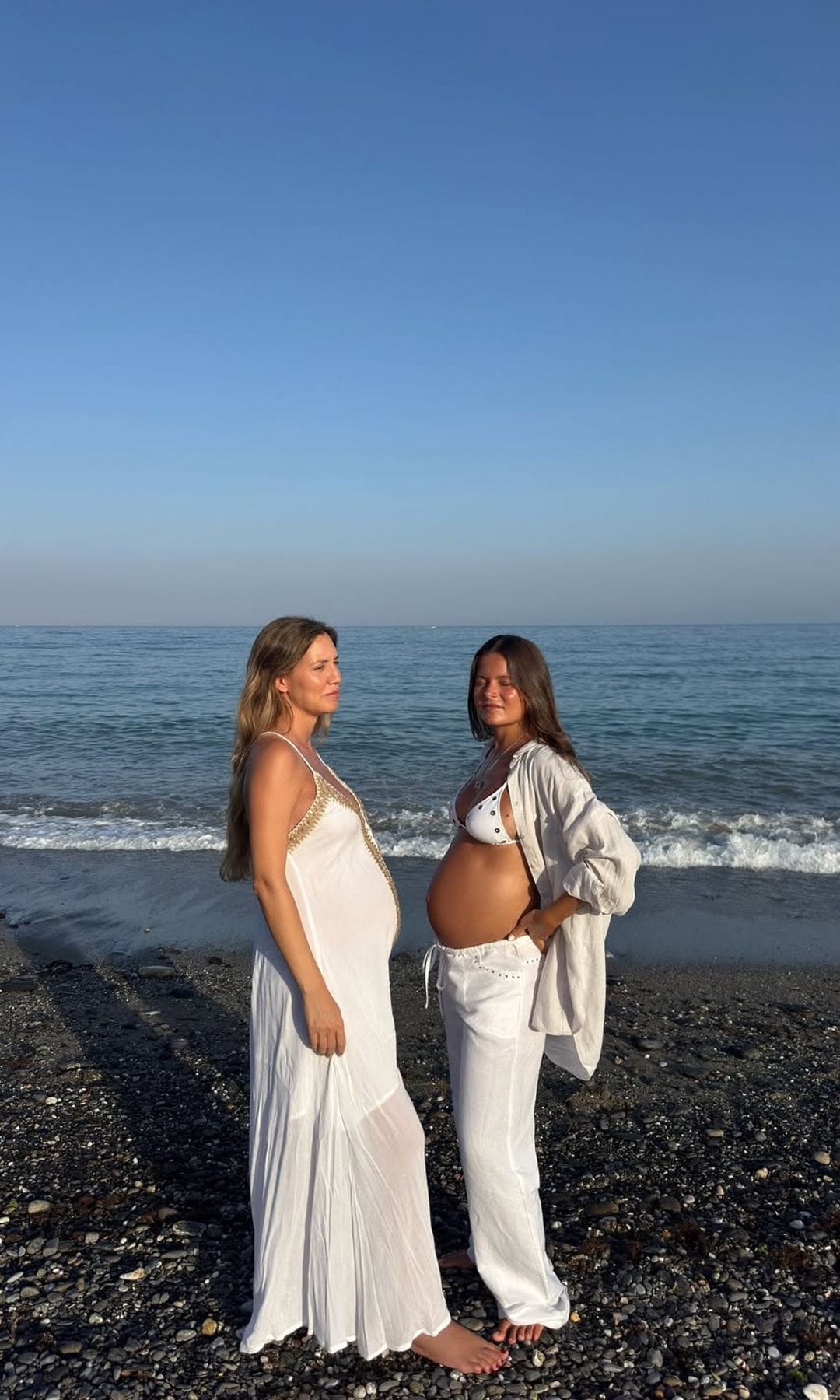 El verano premamá de Bea Gimeno en el sur de Andalucía: una futura mamá muy cool