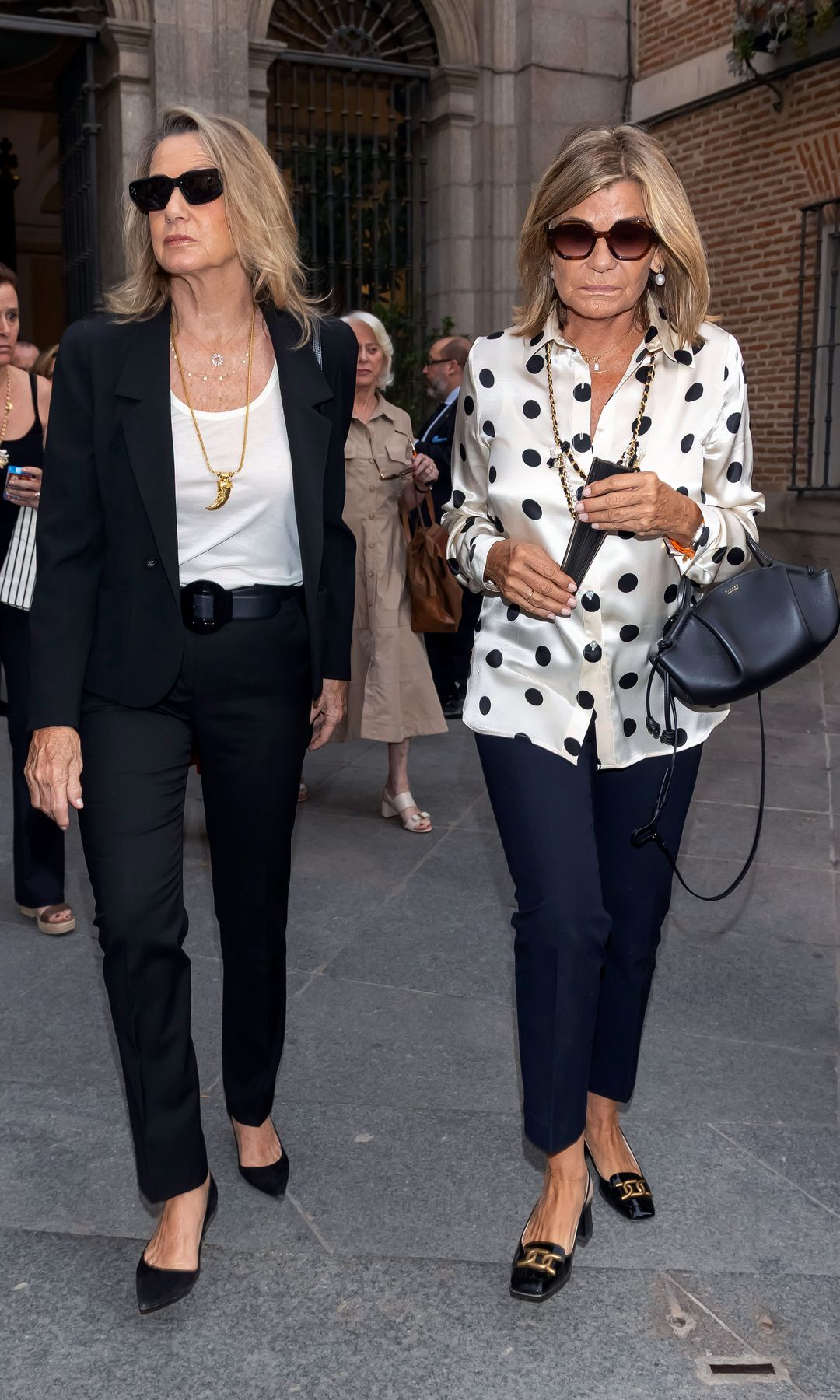 Las hermanas Cari y Myriam Lapique, viuda del empresario Alfonso Cortina, que fue gran amigo de don Francisco de Borbón