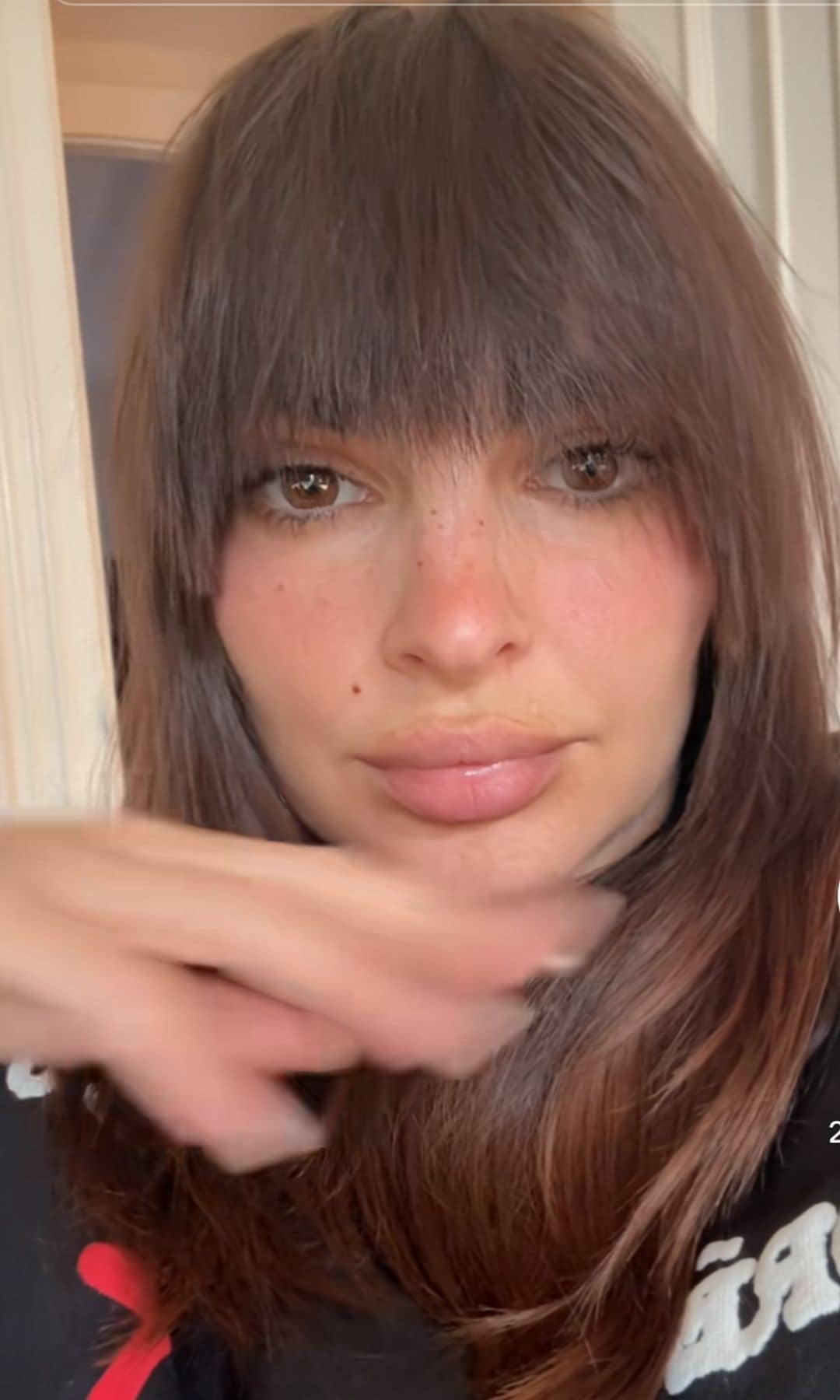 El nuevo corte de pelo de Emily Ratajkowski