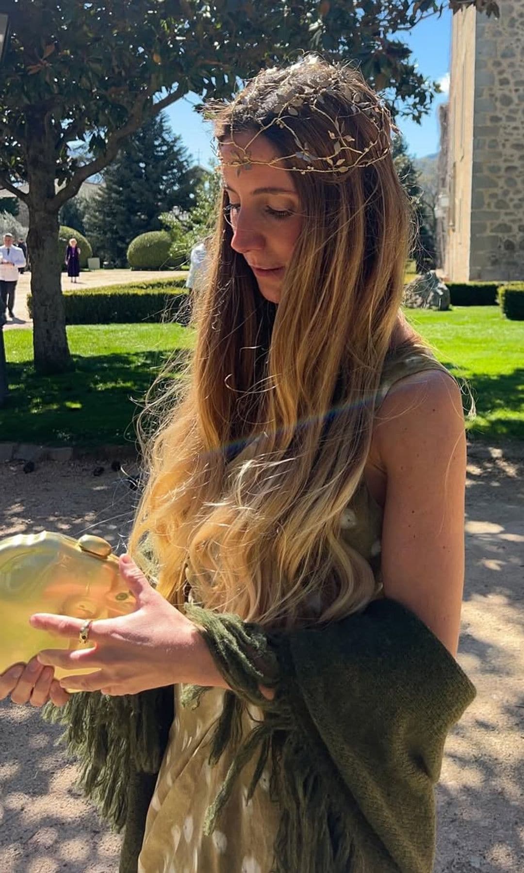 La influencer Elisa Serrano con un look de invitada