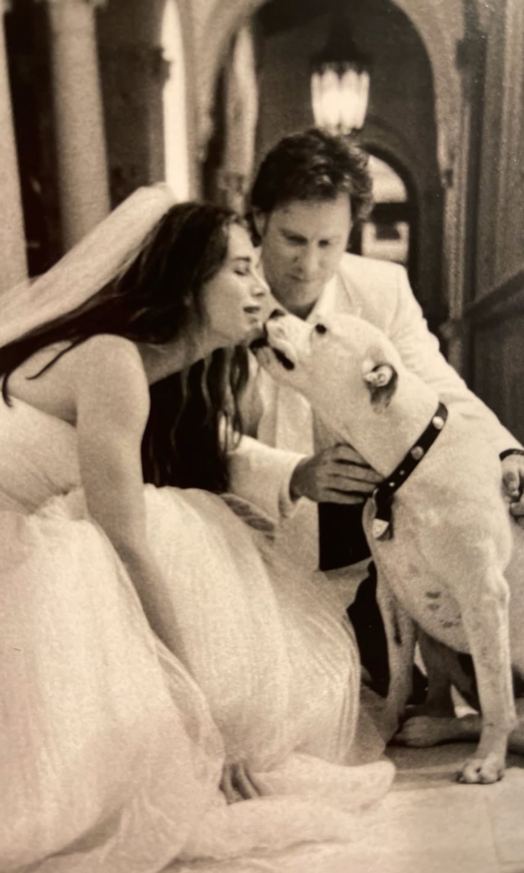 Brooke Shields celebra su 25º aniversario de casada con Chris Henchy a través de una emotiva y especial publicación en Instagram.