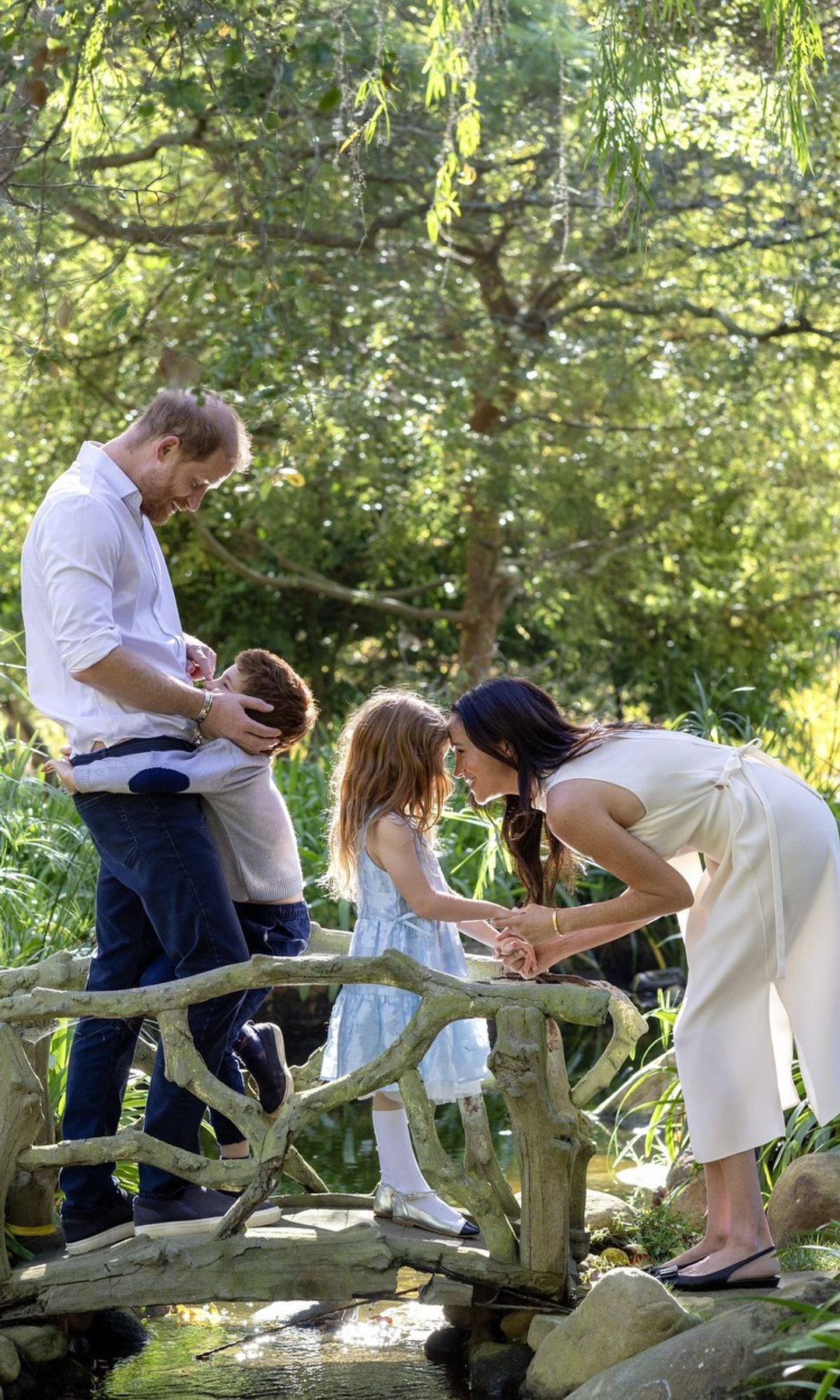 El príncipe Harry y Meghan Markle, junto a Archie y Lilibet 