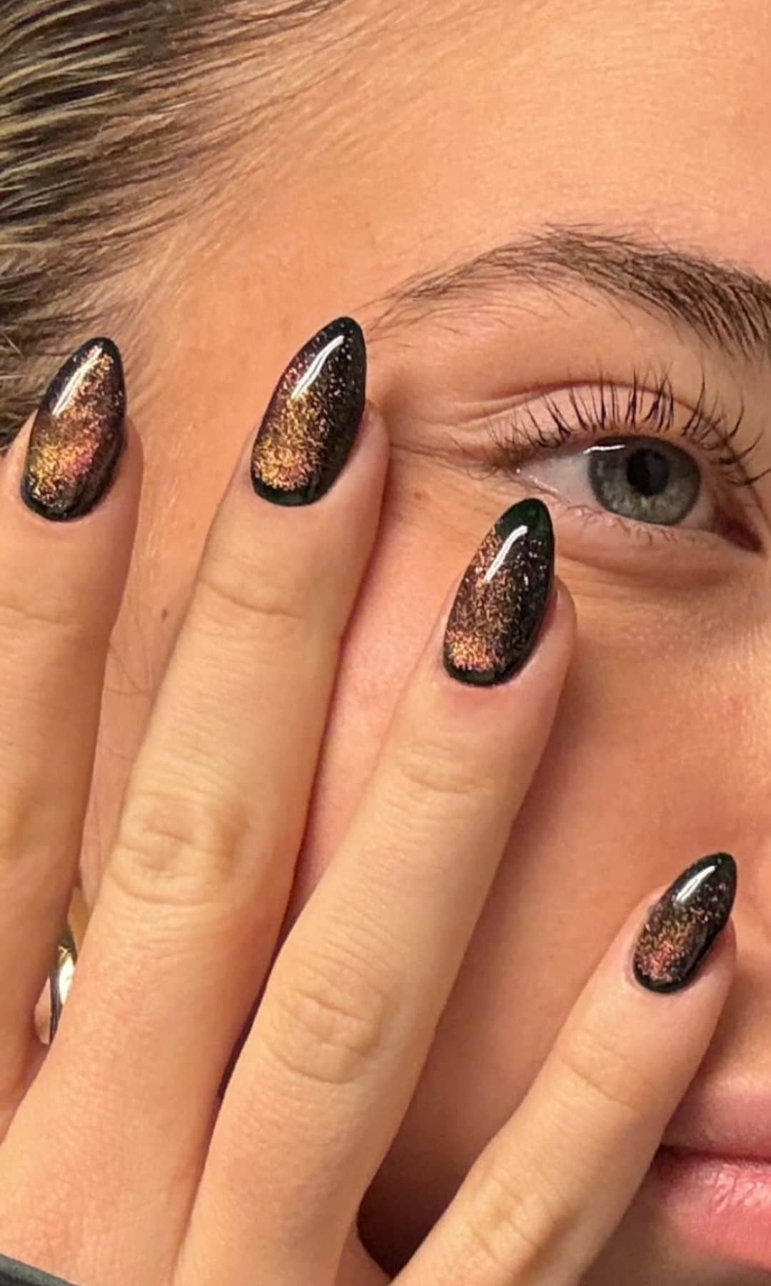 Manicura efecto ojo de gato