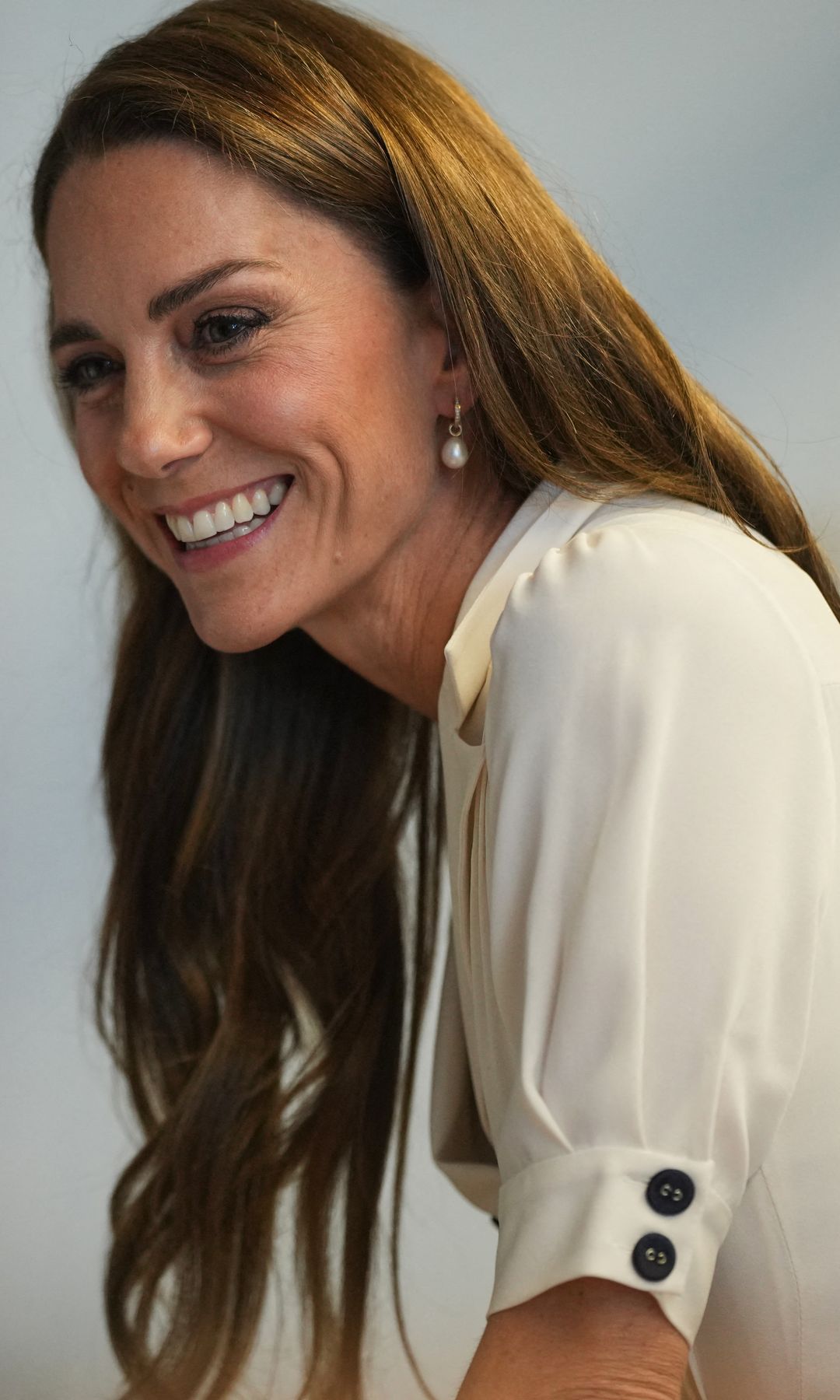 Kate Middleton vuelve al trabajo tras su gran gesta reivindicando su elegancia relajada en Londres: los detalles de su look que estrenó hace 7 años