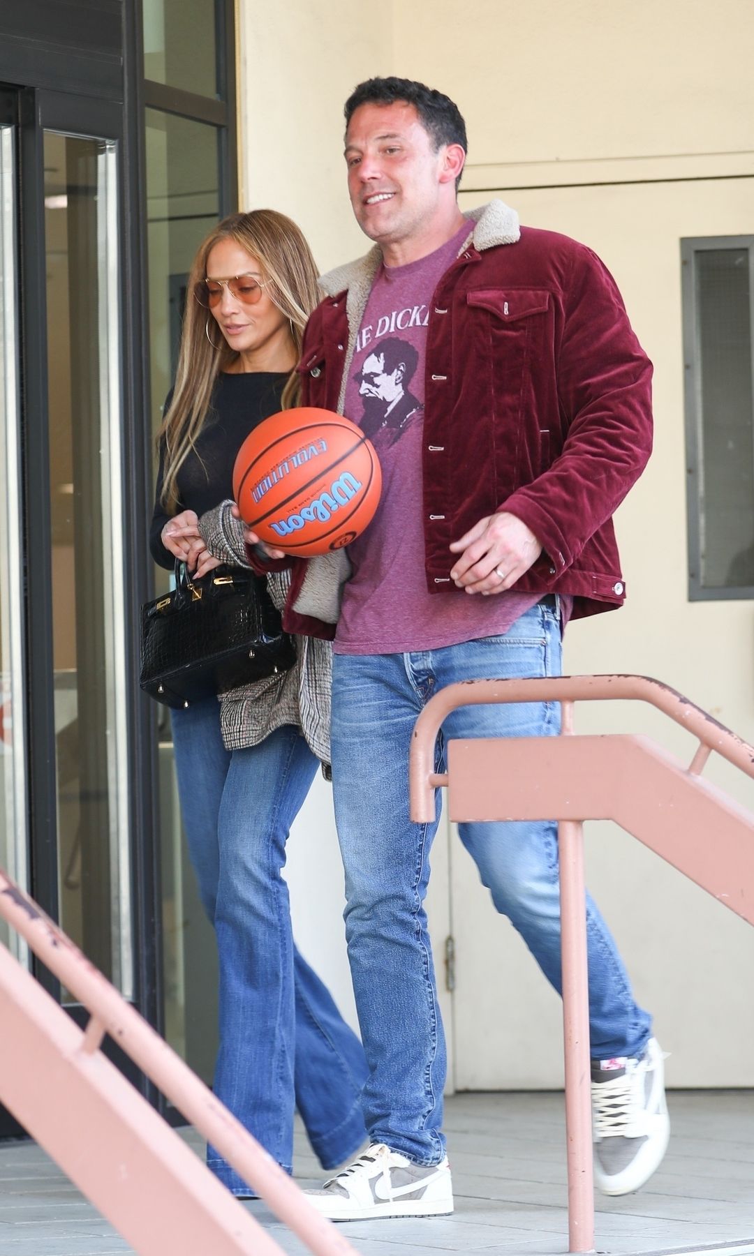 Jennifer Lopez y Ben Affleck fueron vistos llegando al YMCA en Santa Mónica para un partido de Samuel