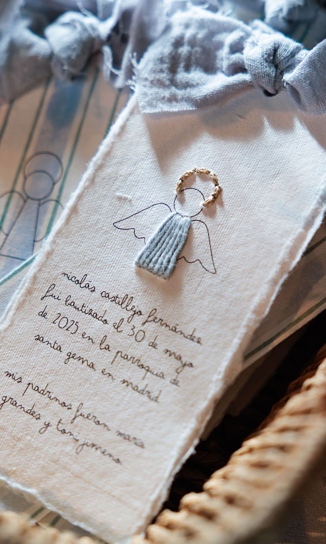 Detalle de la invitación al bautizo