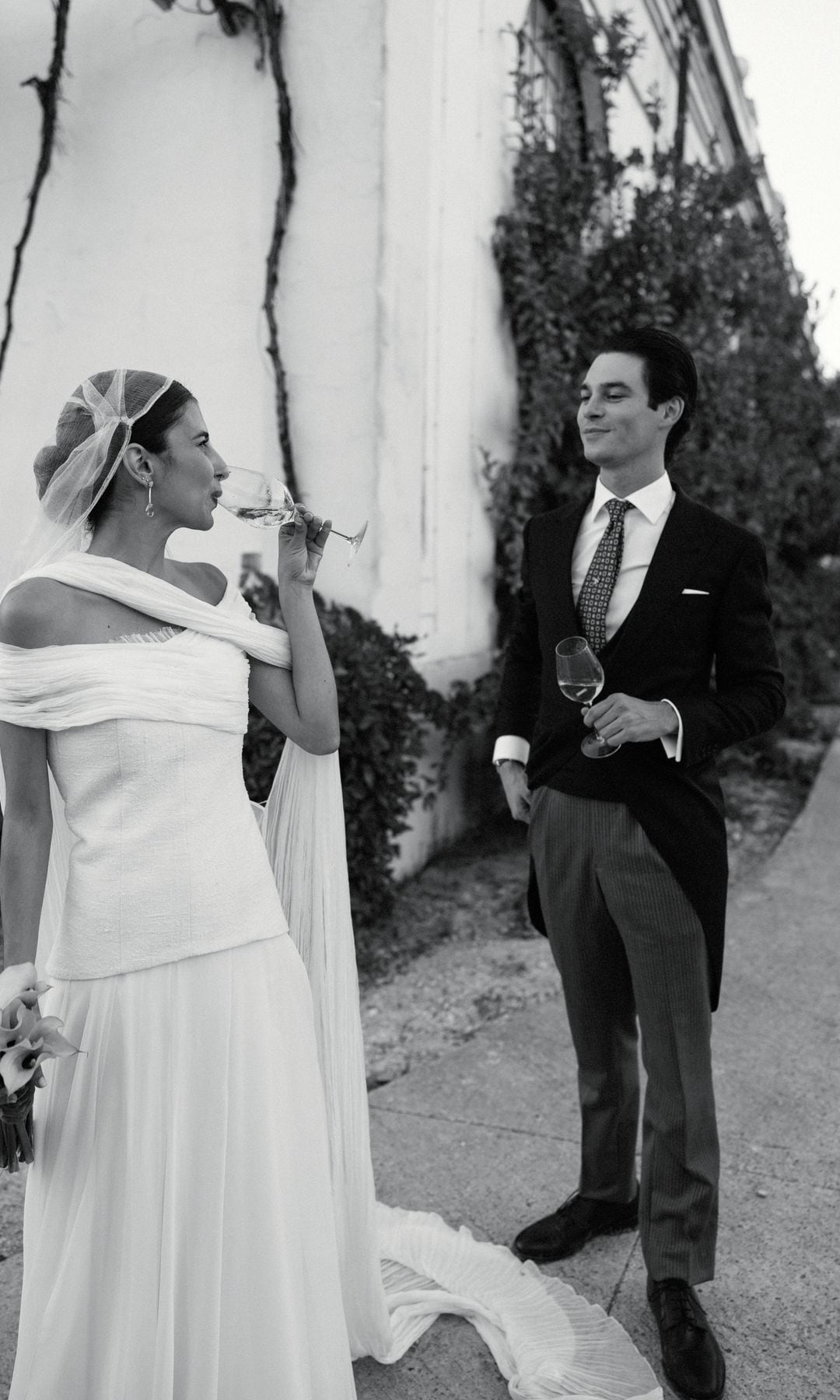 Novia viral vestido de AHT Studio desmontable y velo juliette cap