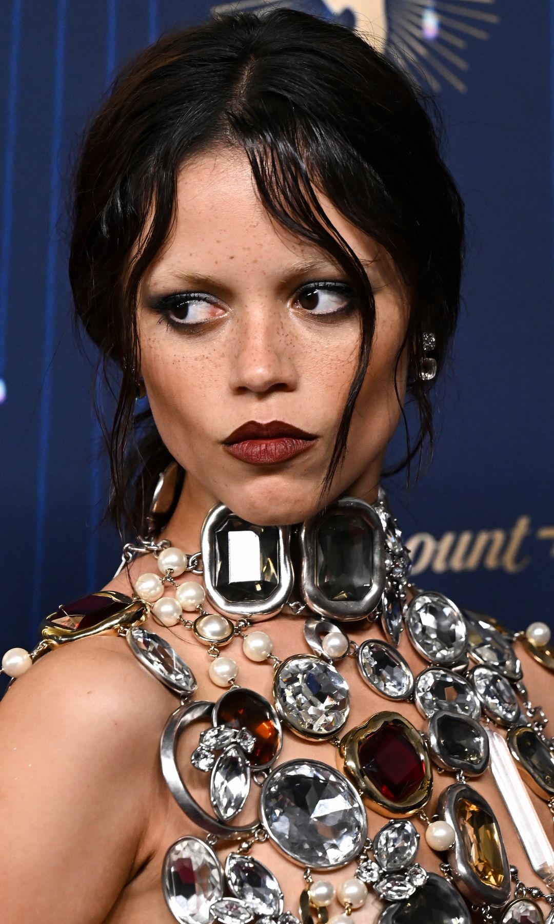Jenna Ortega maquillaje gótico