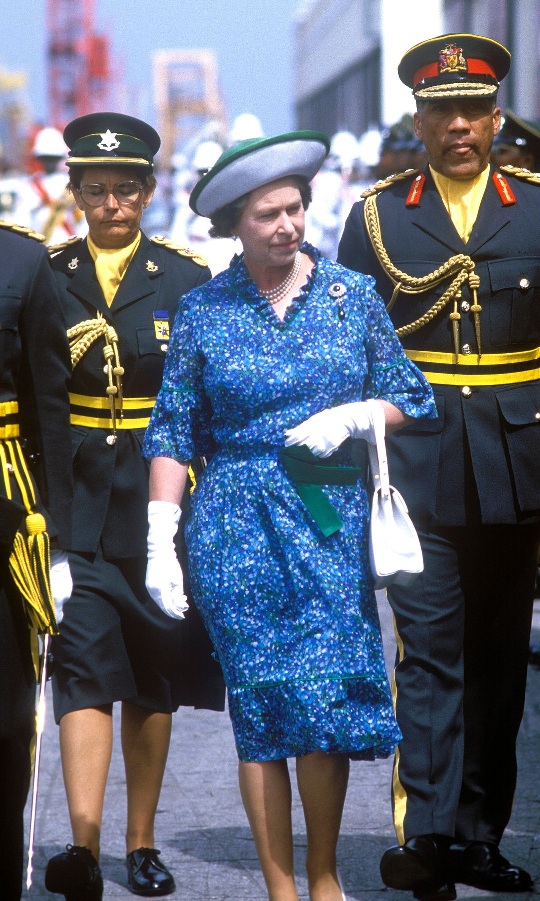 La reina Isabel II durante una visita a Bahamas, el 11 de octubre de 1985.