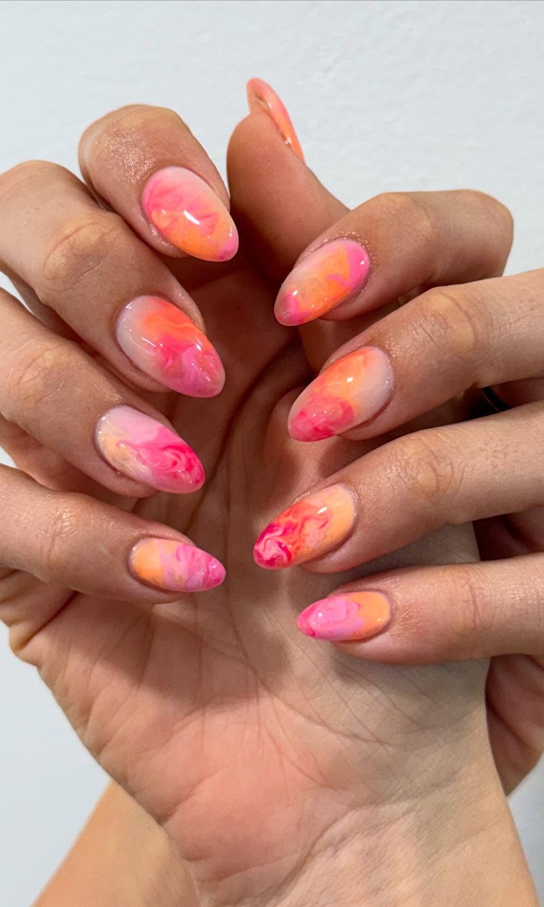 Manicura efecto mármol atardecer