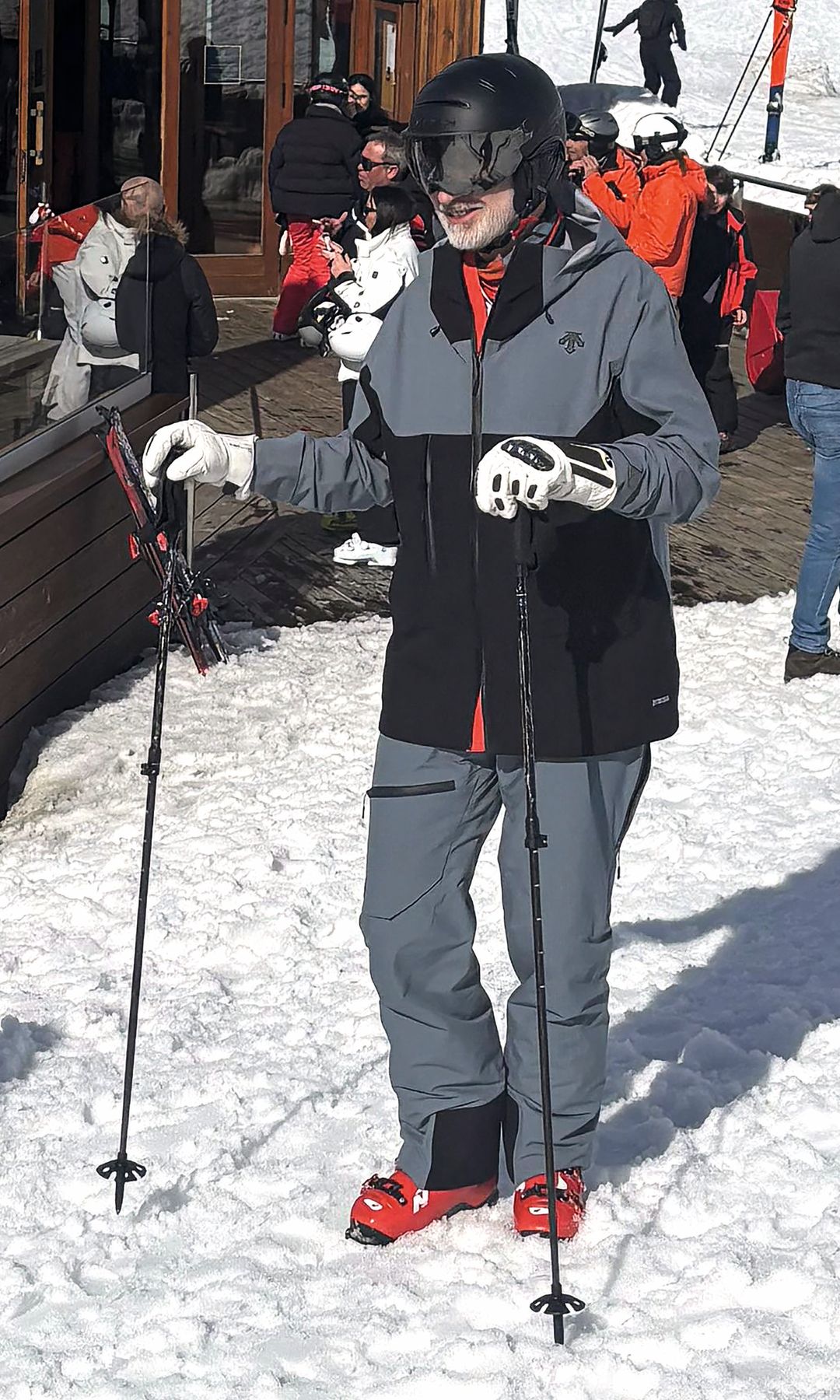 El Rey Felipe aprovecha para darse una escapada a la nieve y esquiar 
