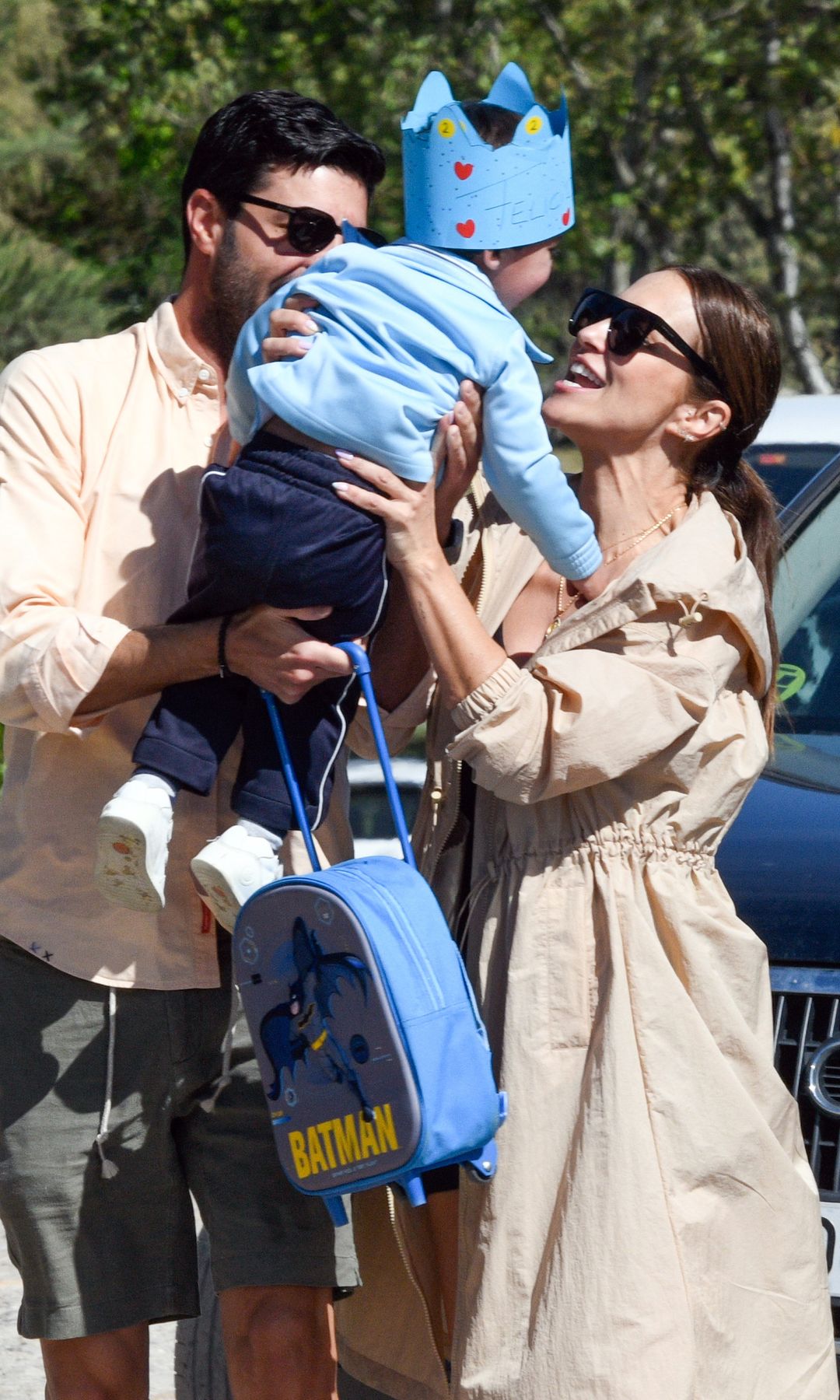 Paula Echevarrí­a y Miguel Torres con su hijo Miki el dí­a de su segundo cumpleaños, el 11 de abril de 2023, en Madrid 