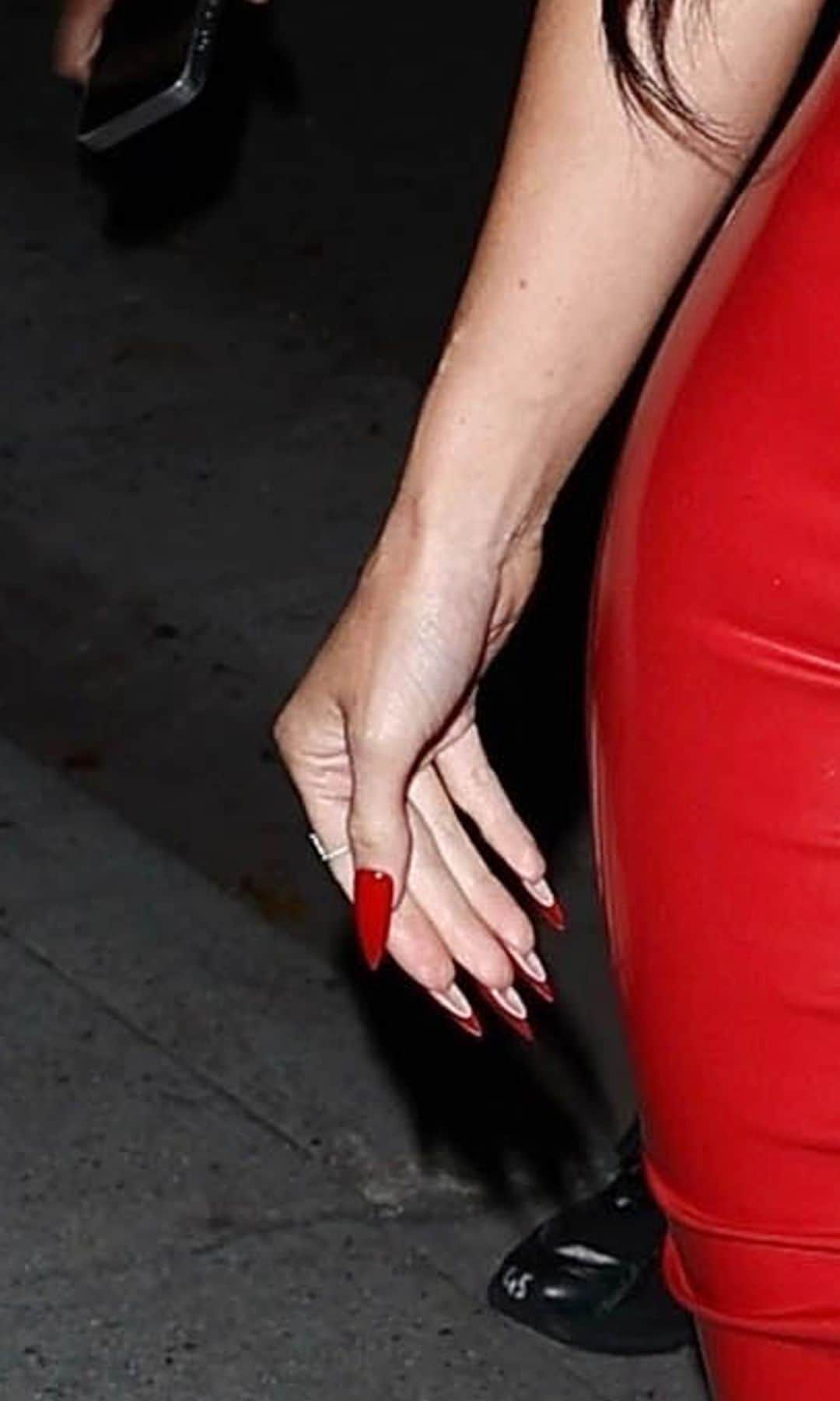El manicure de Kylie Jenner también se adapta a las fiestas navideñas