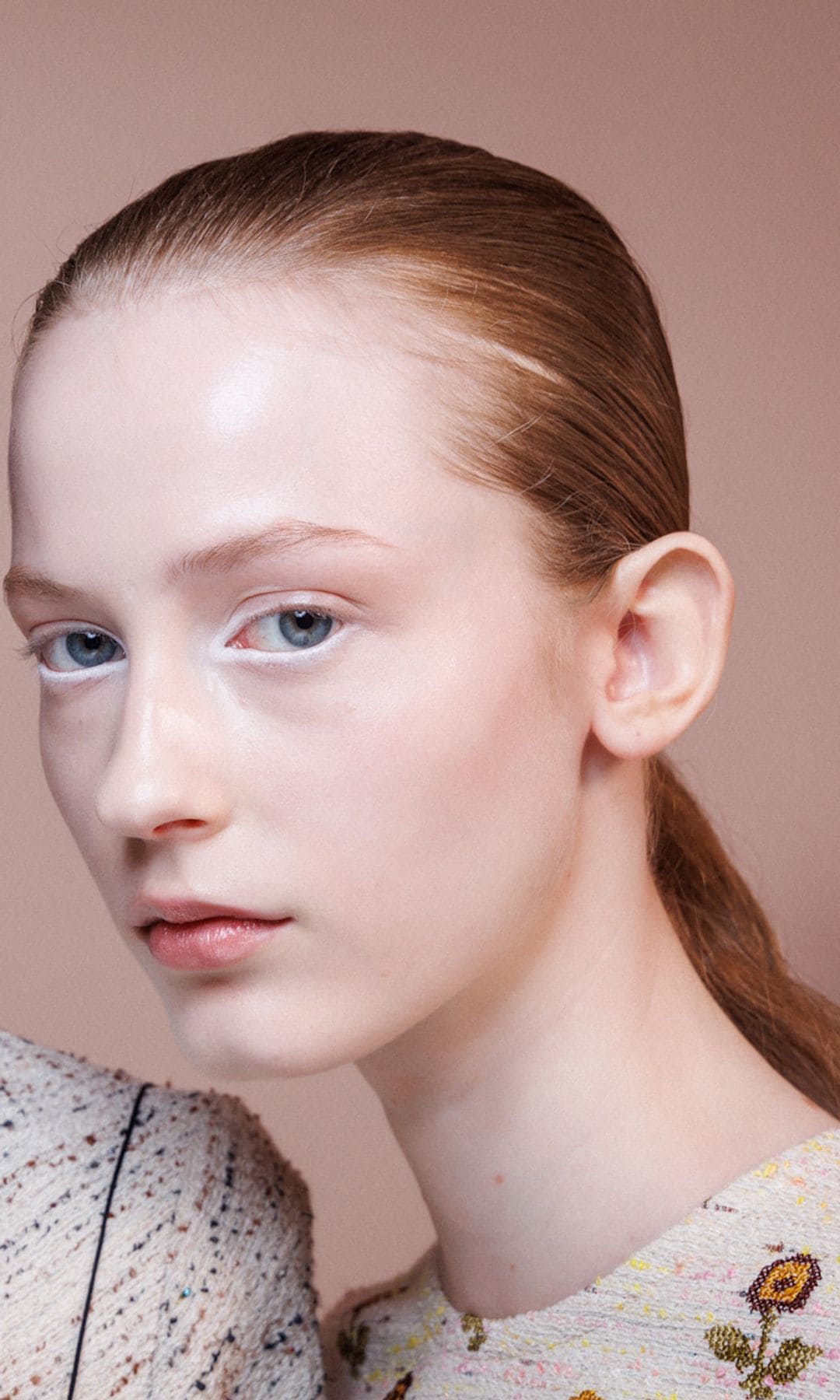 Así es como puedes incorporar el color del año en tu maquillaje