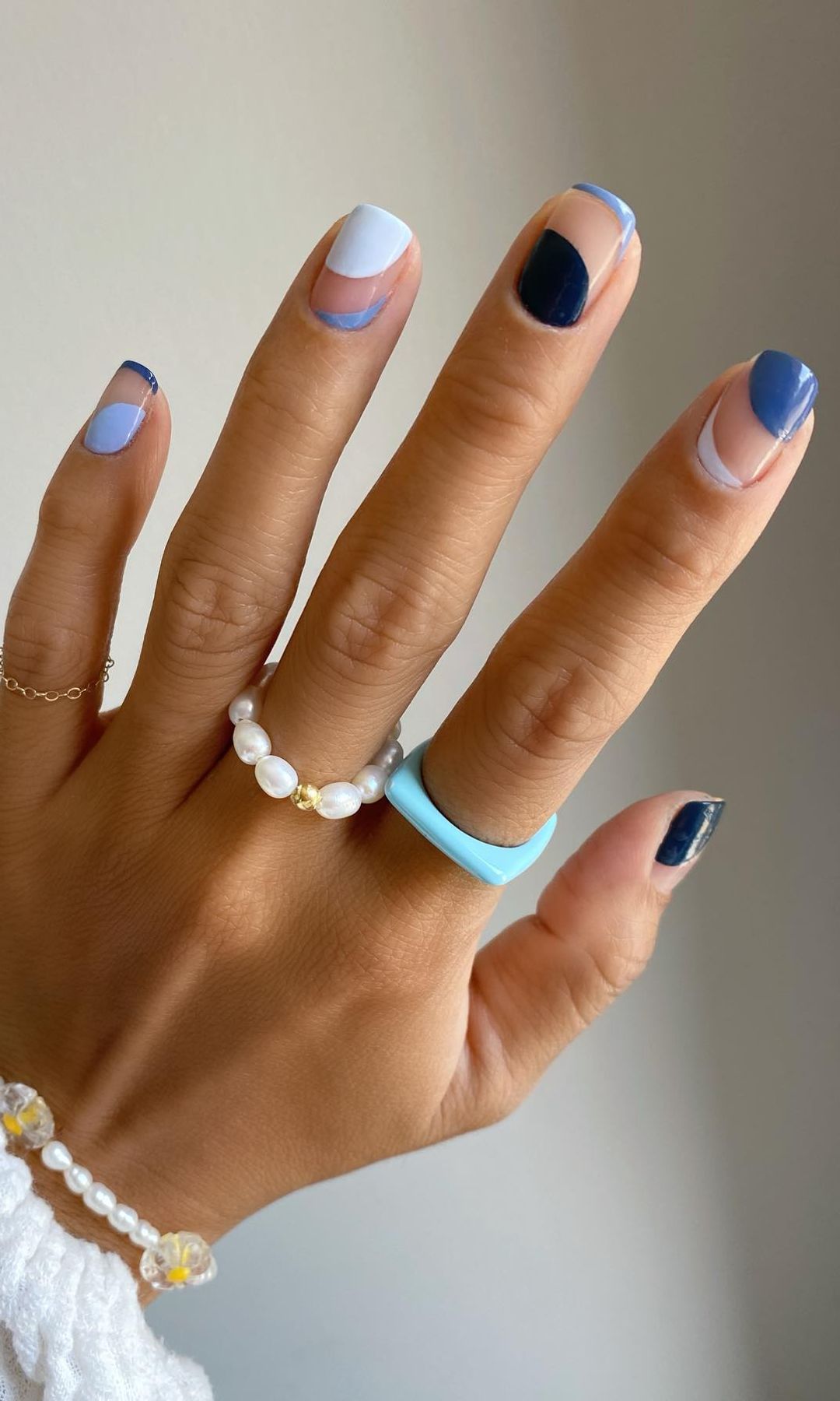 Manicura en tonos azules