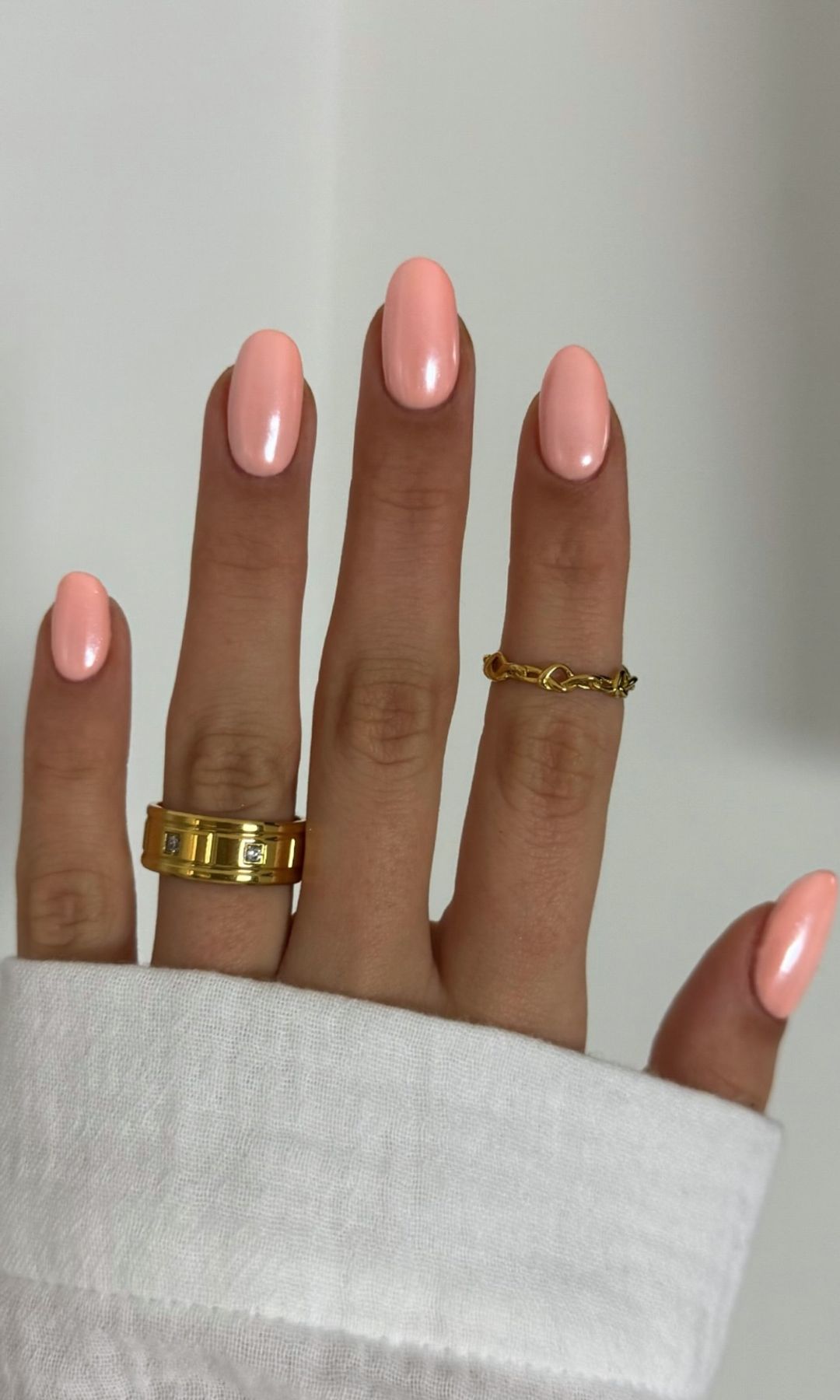 Manicura cromada en color coral