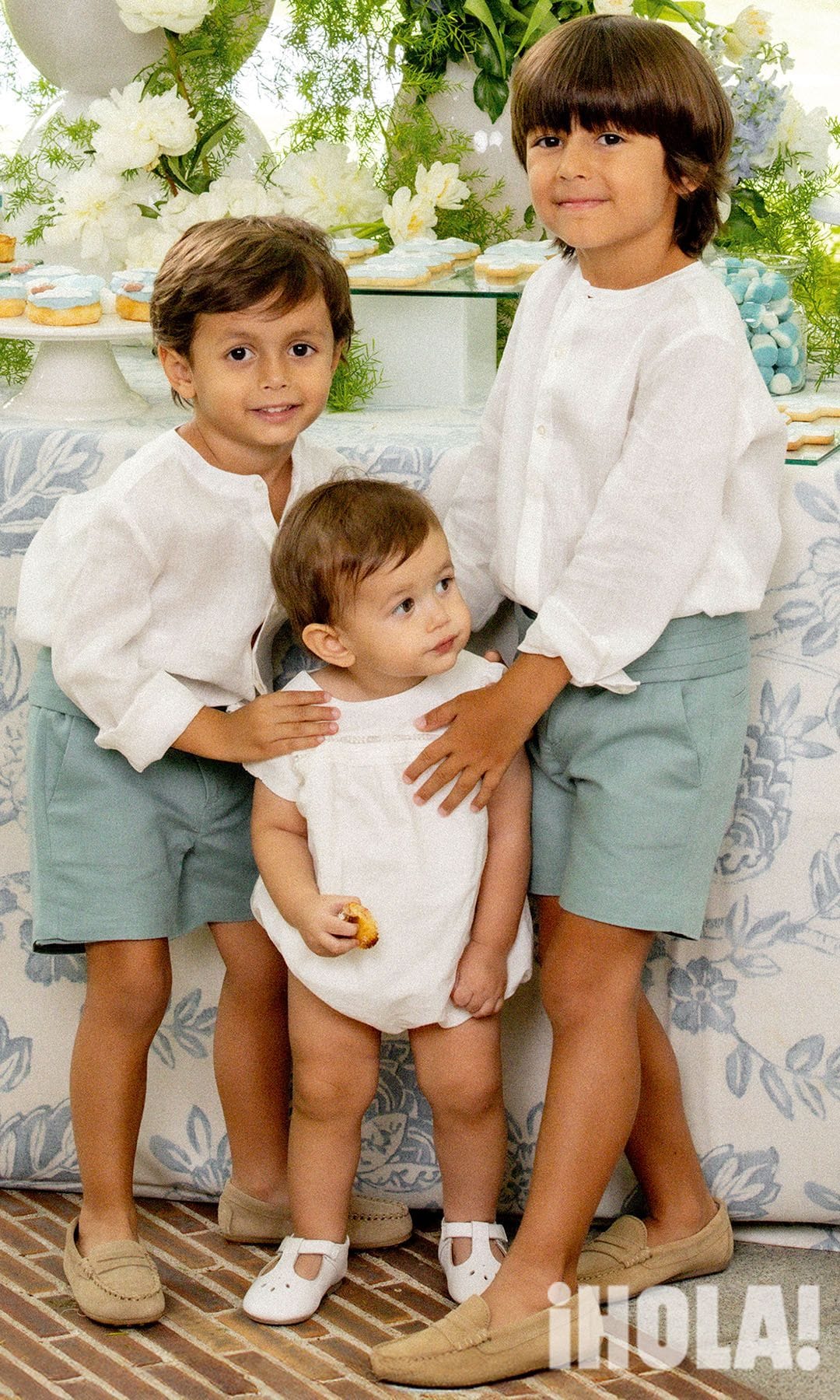 Los tres hijos de Ana Boyer en el bautizo