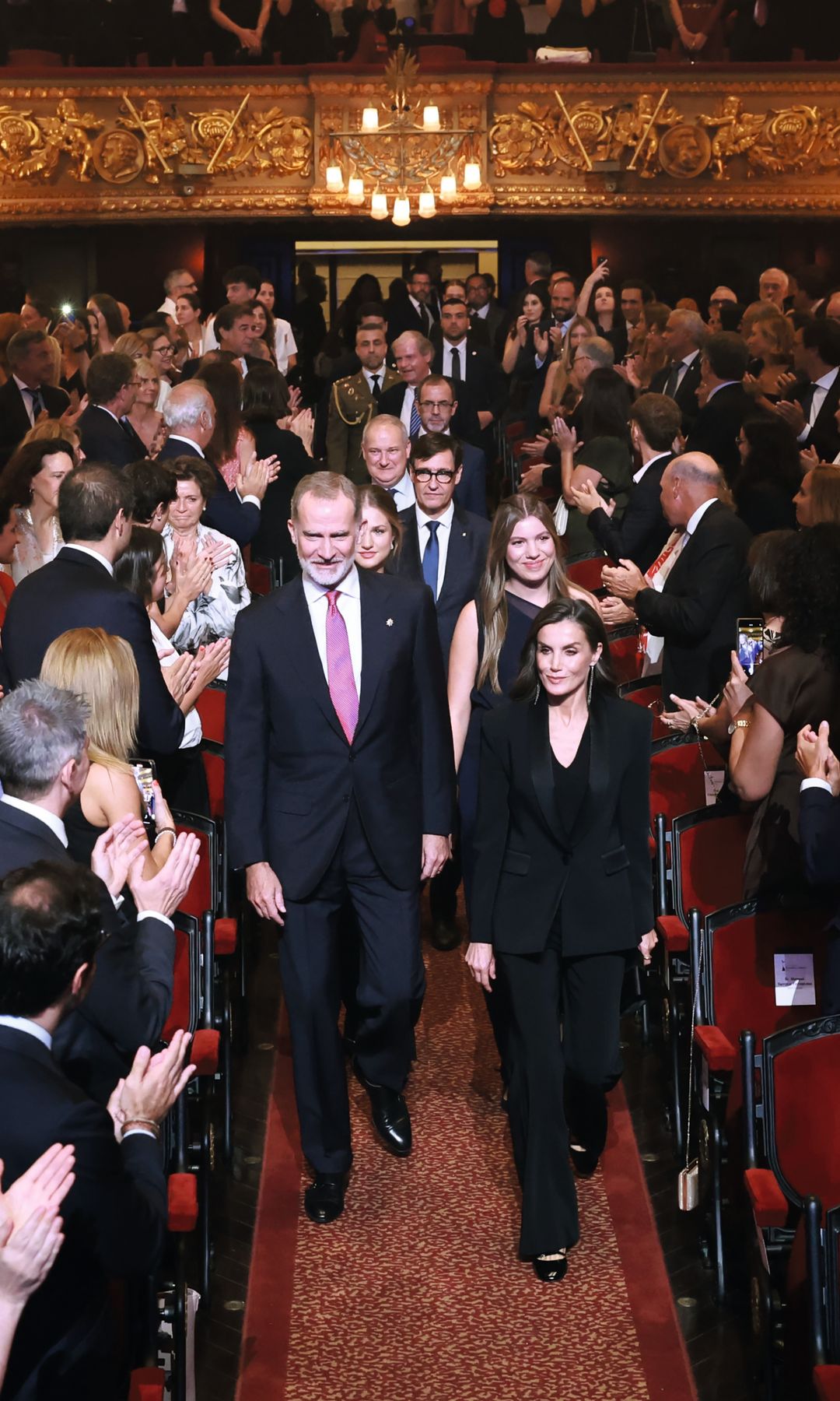 LA REINA, LEONOR Y SOFÍA LA IMAGEN DEL PODER FEMENINO, EN UNOS PREMIOS PRINCESA DE GIRONA LLENOS DE SORPRESAS Y MAGIA