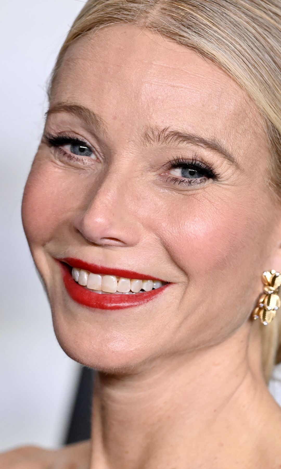 Primer plano de Gwyneth Paltrow sonriendo