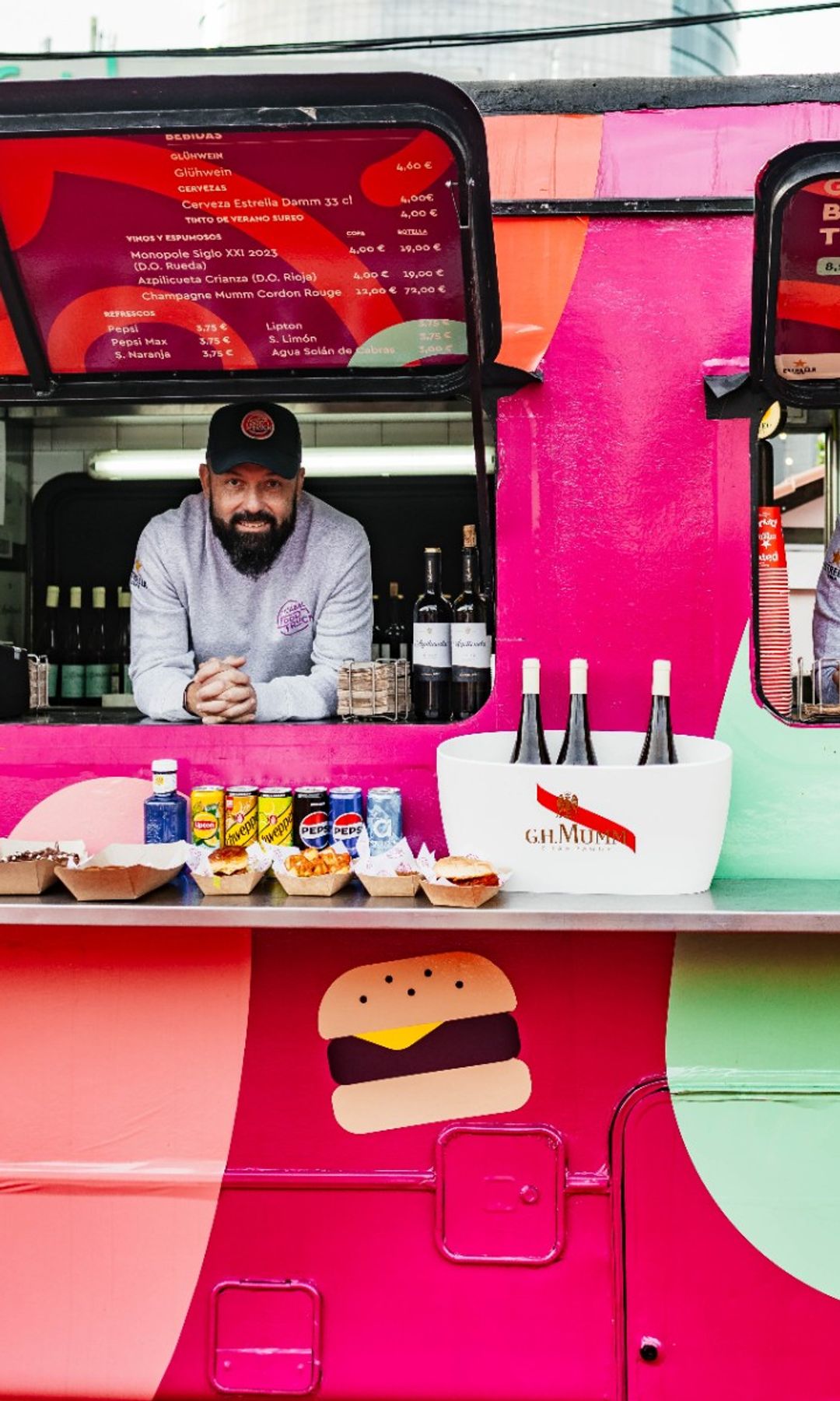 Food truck de Grupo Arzábal en el mercado navideñoo de Nuevos Ministerios