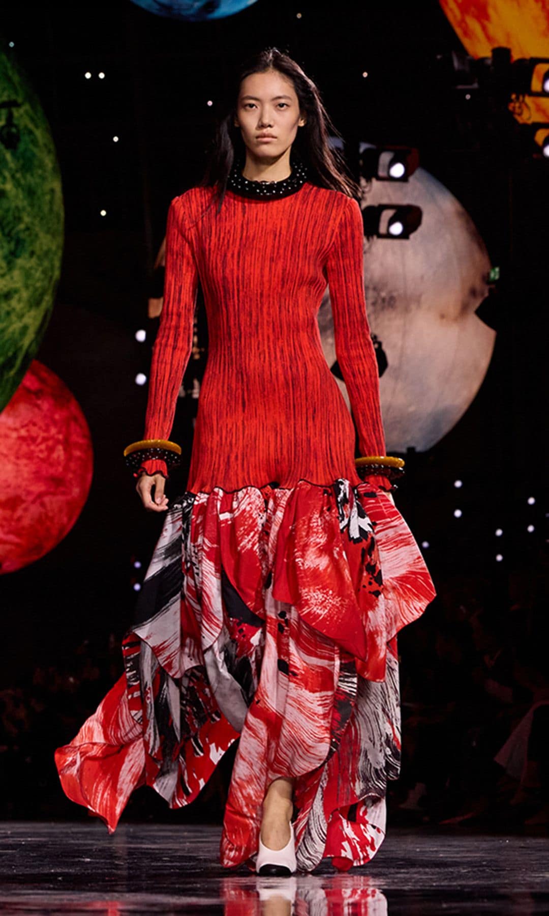El debut de Matthieu Blazy en Chanel: chaquetas de tweed reinterpretadas y camisas como nunca antes las habíamos visto