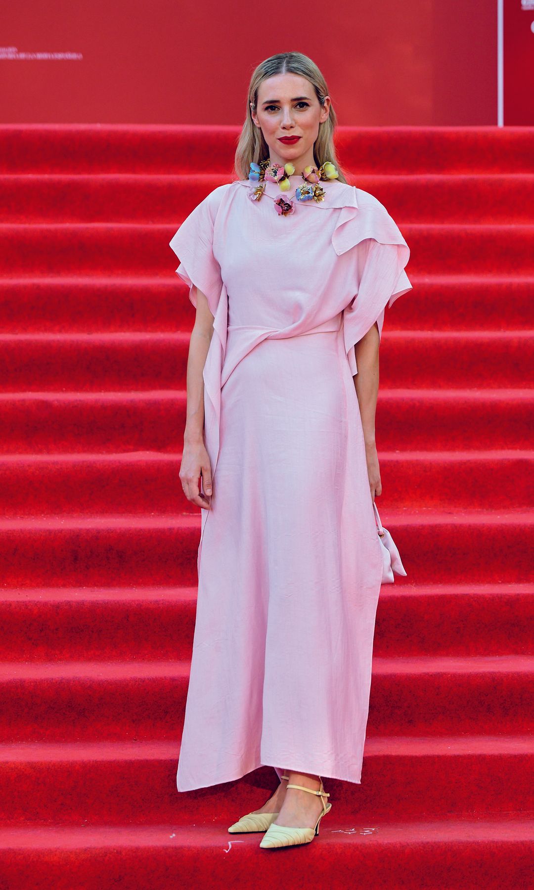 HOLA4247P046-052_Elegantes_V7