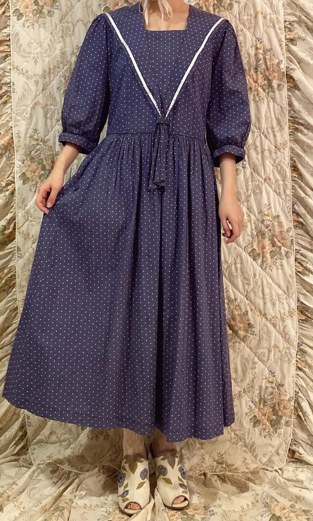 Alejandra de Hannover estrena un vestido azul de lunares
