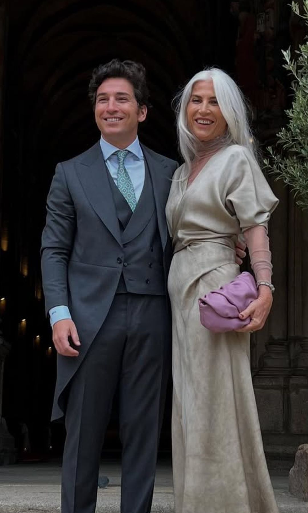 Irene Lobo con bolso Ofelia lila