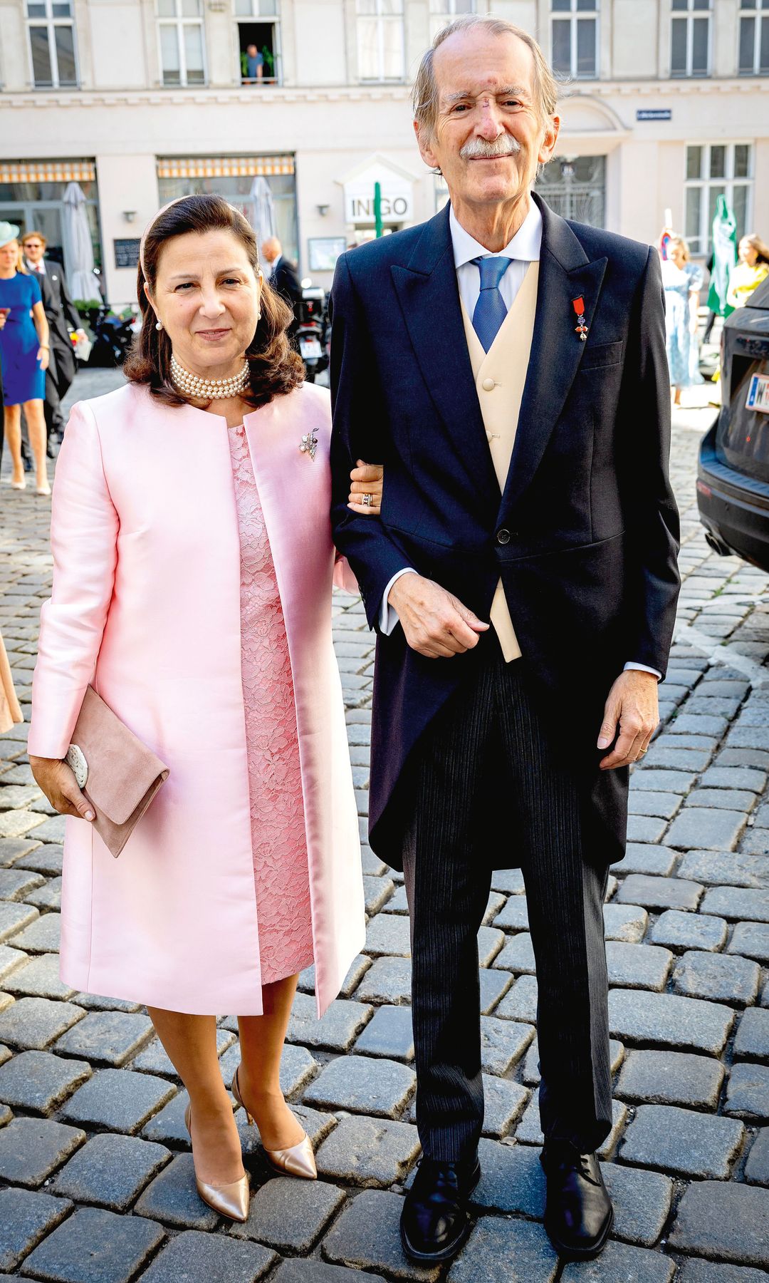 Dom Duarte Pío, actual jefe de la Casa Real portuguesa, y su mujer, Isabel de Herédia, duques de Braganza, asistentes VIP