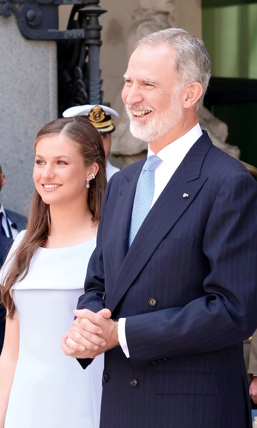 La princesa Leonor y el rey Felipe VI, muy sonrientes en su encuentro con el Papa