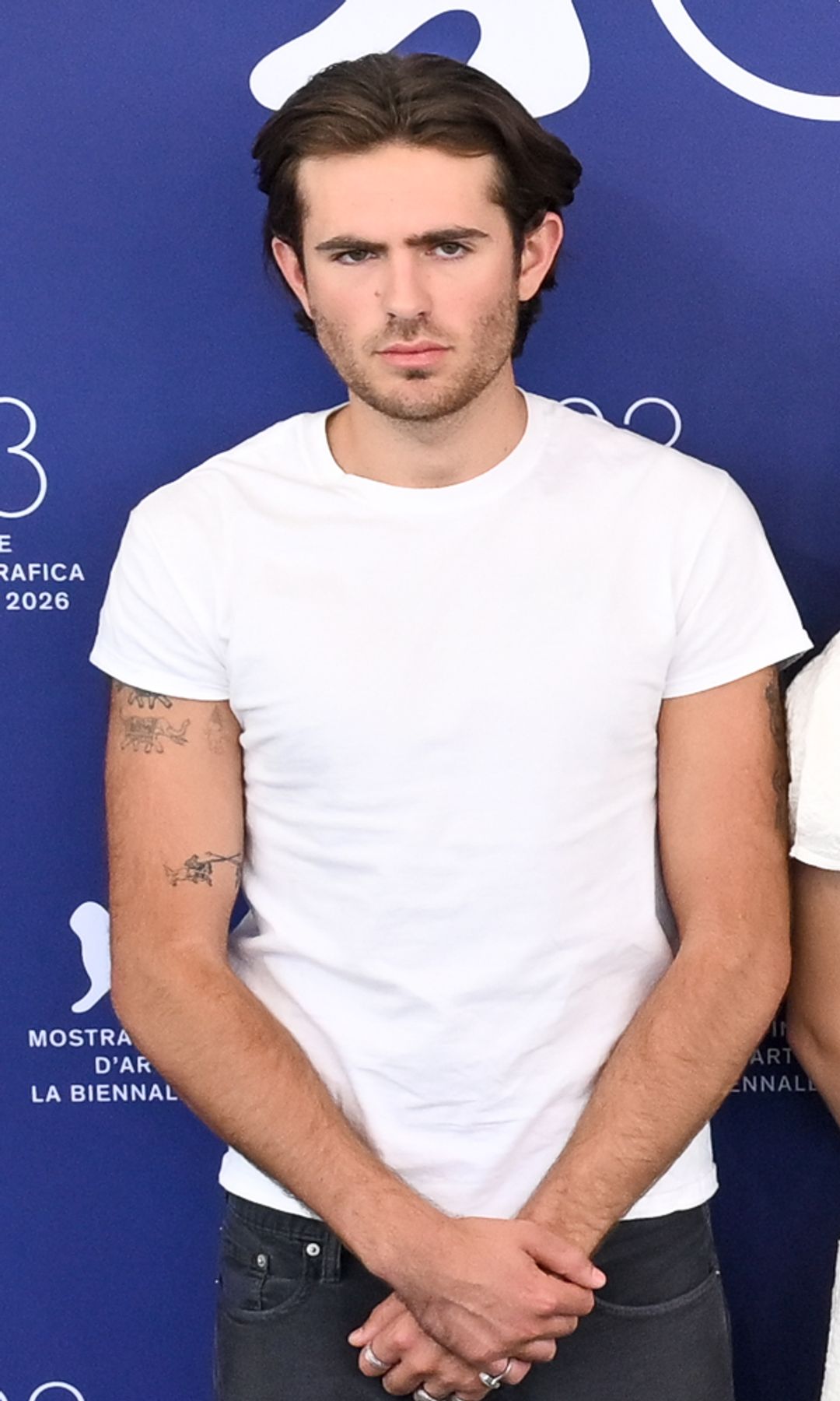 Indiana Affleck, el hijo mayor de Casey Affleck, en la presentación del filme 'Company' en el Festival de Venecia